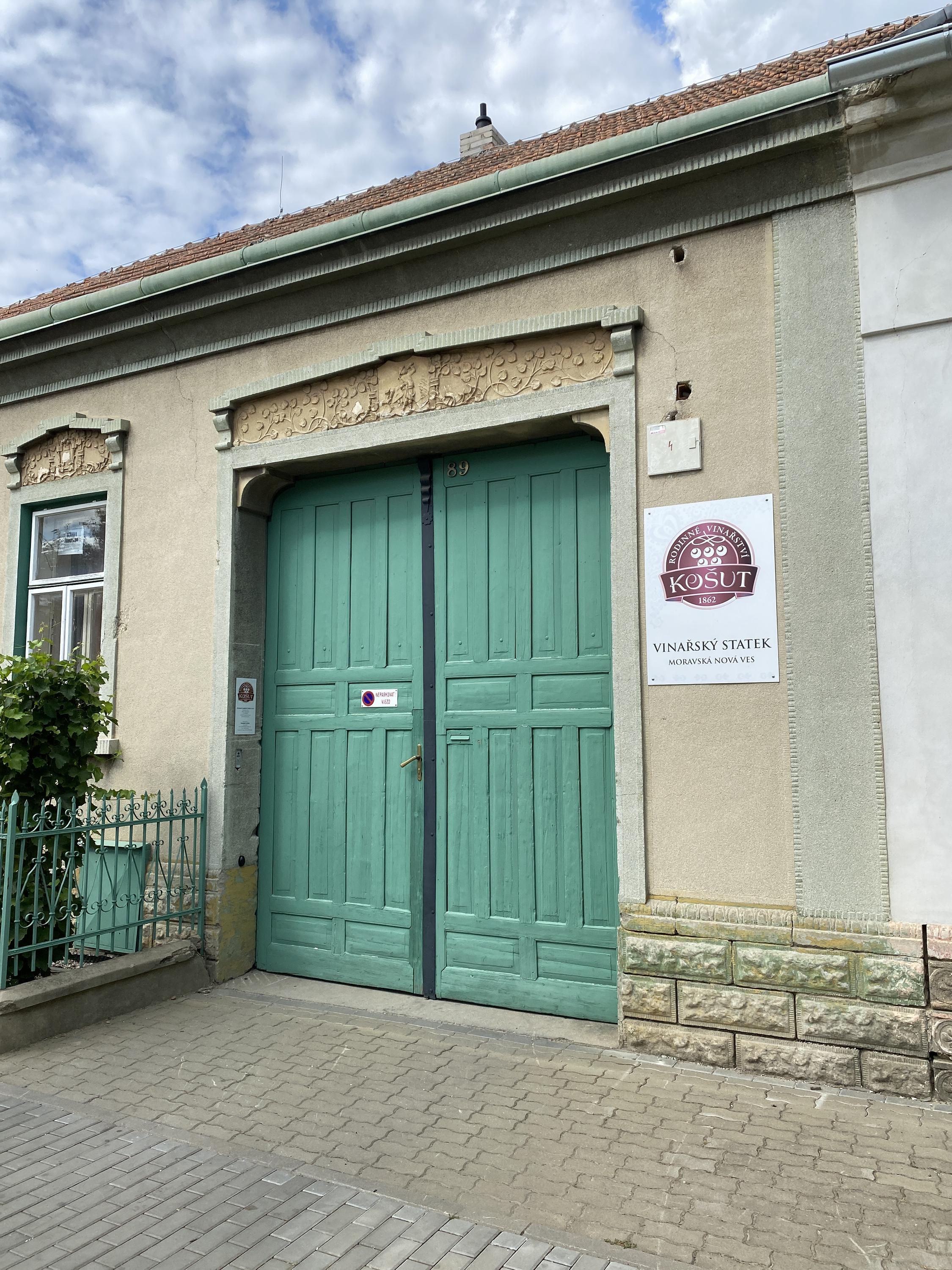 Rodinné vinařství Košut - Vinařský statek foto 5