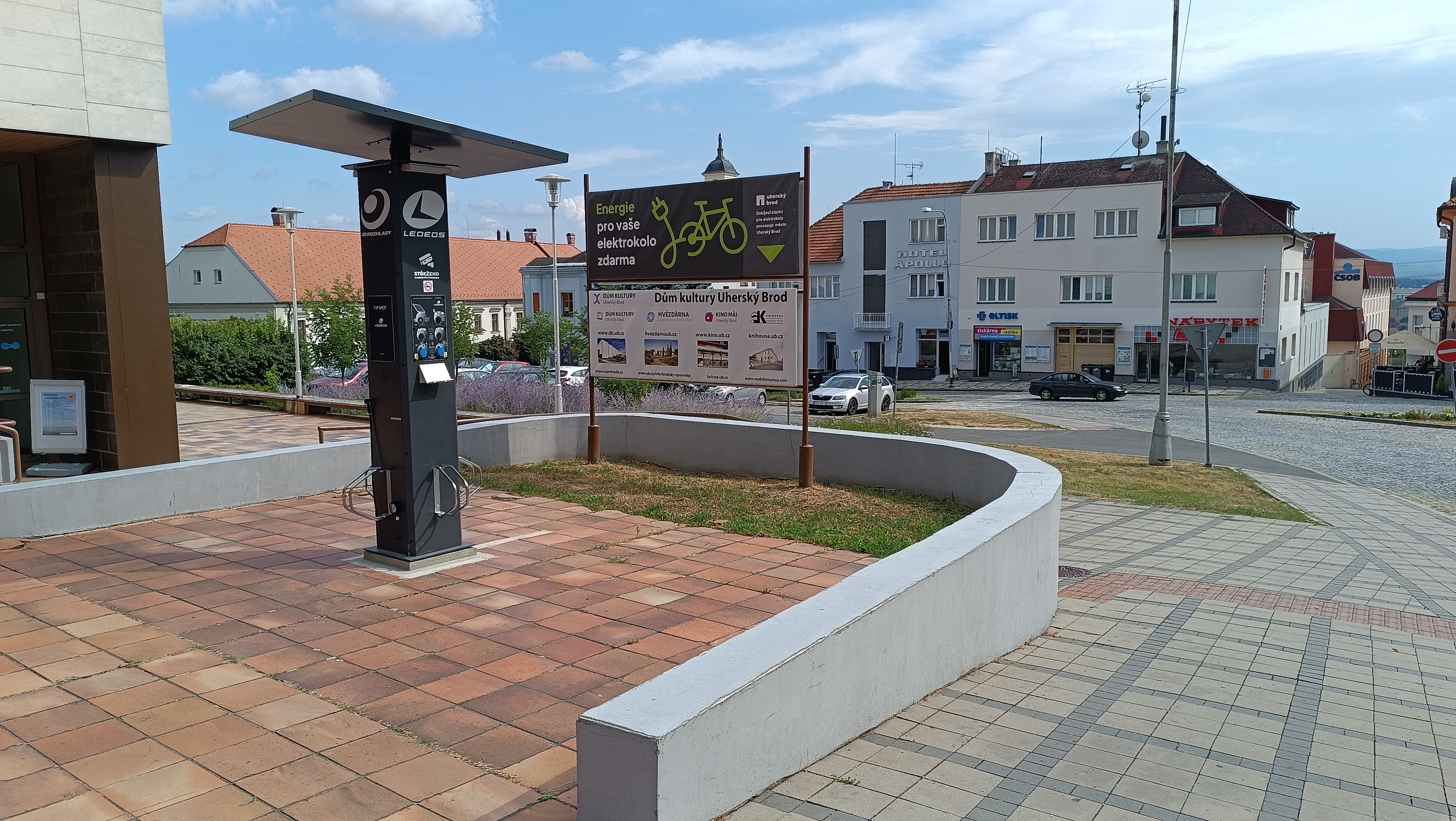 Nabíjecí stanice pro elektrokola Planetárium foto 3