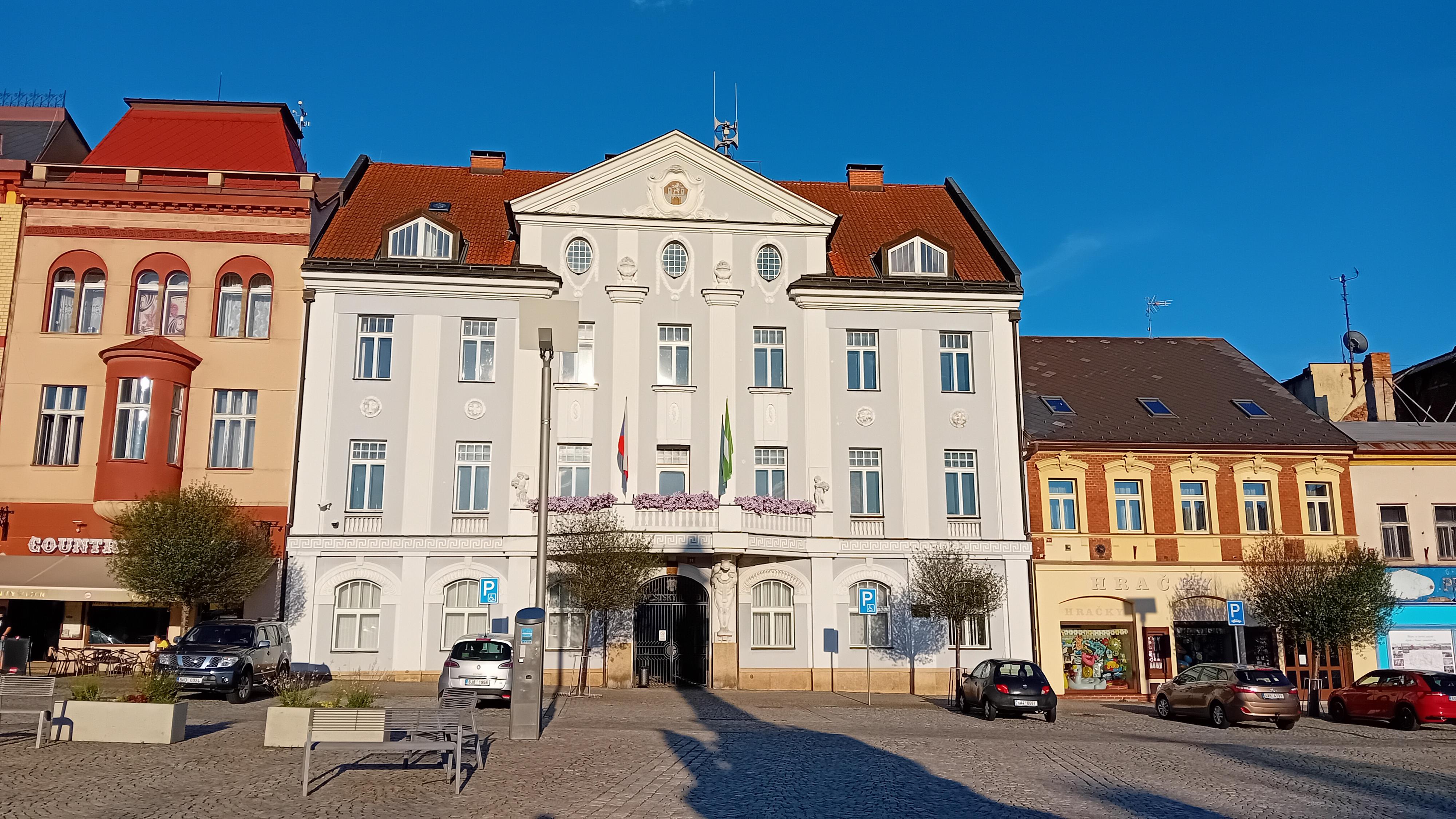 Dvůr Králové nad Labem - městský úřad foto 2