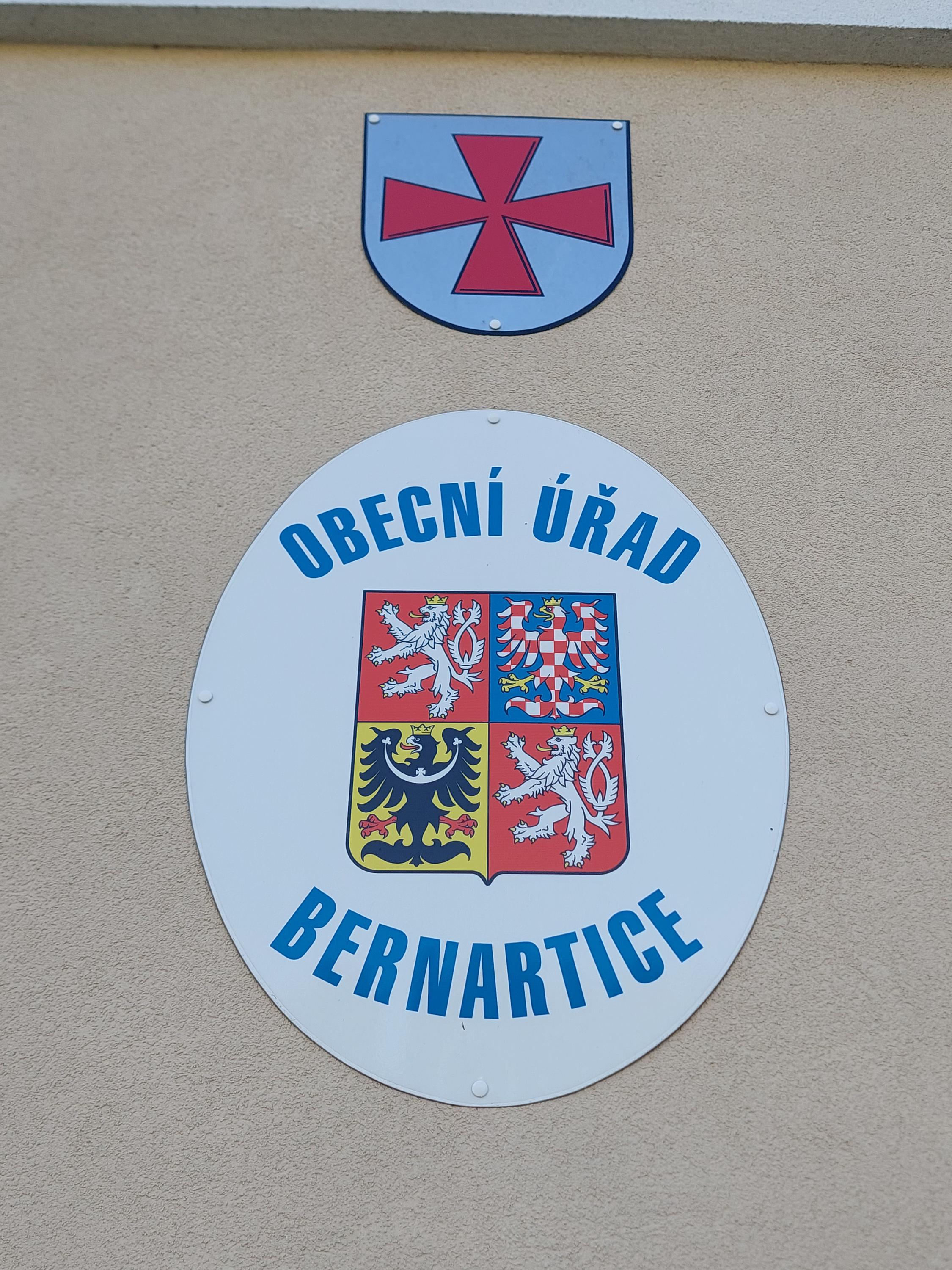 Bernartice - obecní úřad foto 2