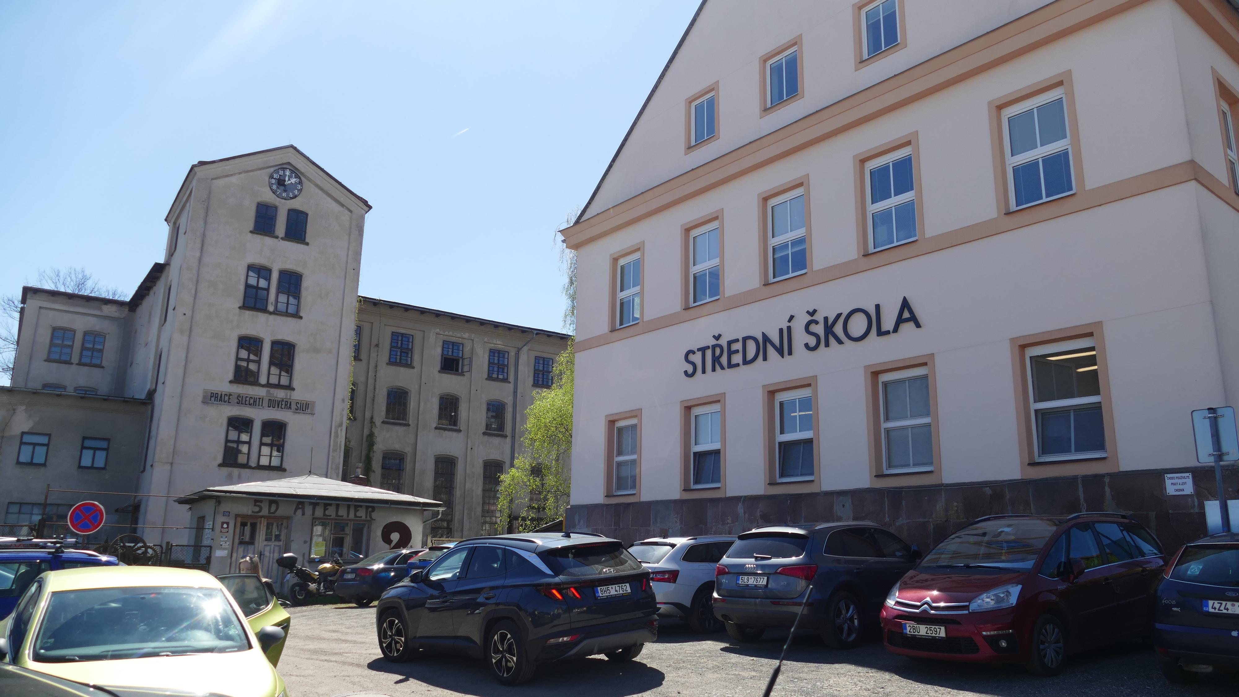 Střední škola, Lomnice nad Popelkou , Antala Staška 213 foto 2