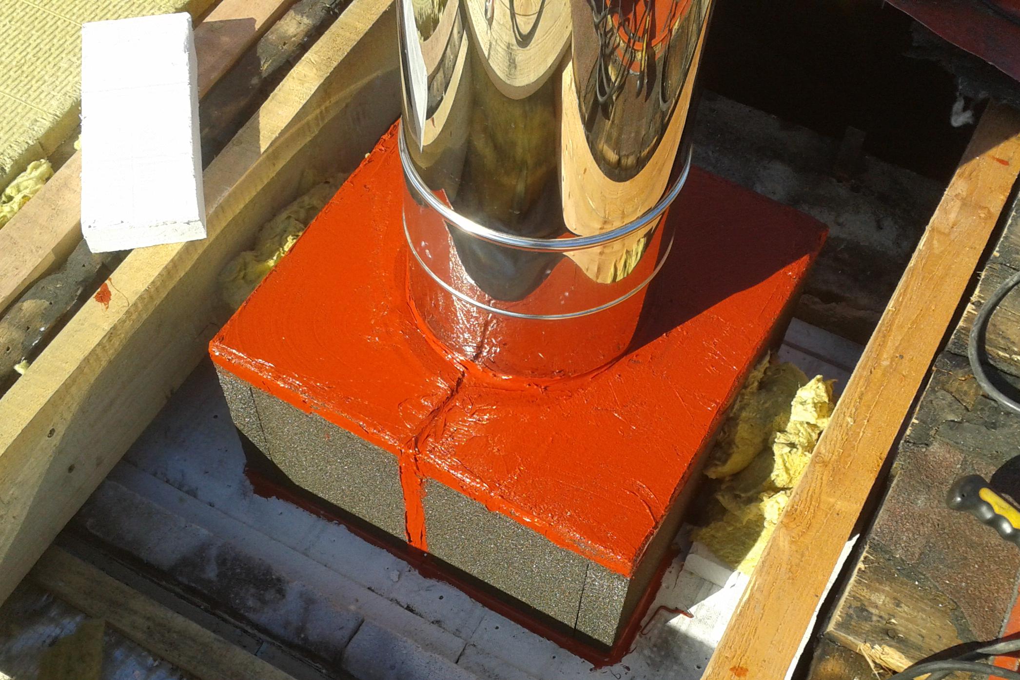 Hranatý prostup pro nerezový komín