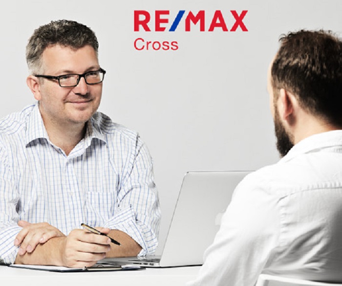 RE/MAX Cross foto 2