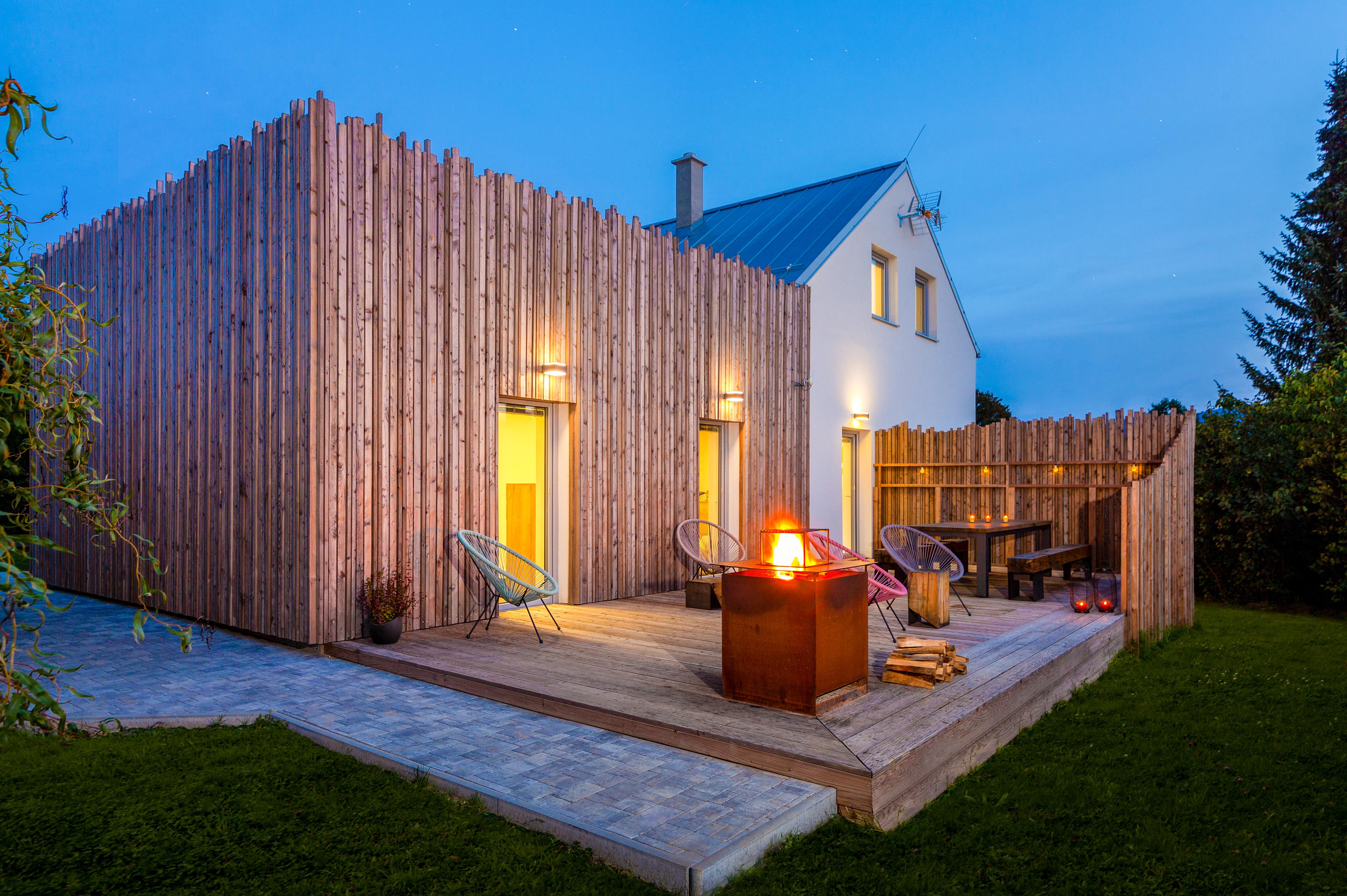 Chaloupka, která existuje "V poli"