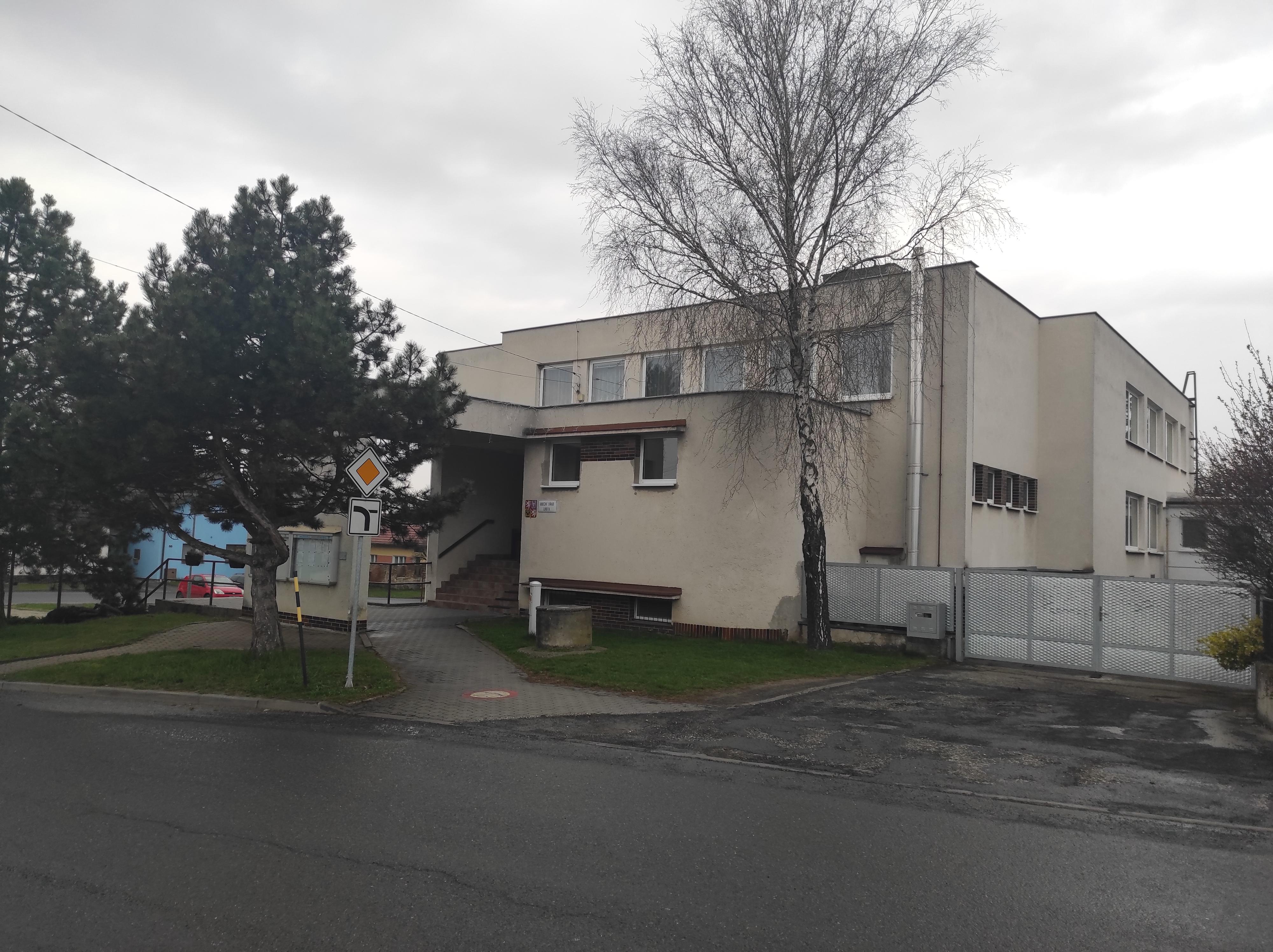 Lhota - obecní úřad foto 6