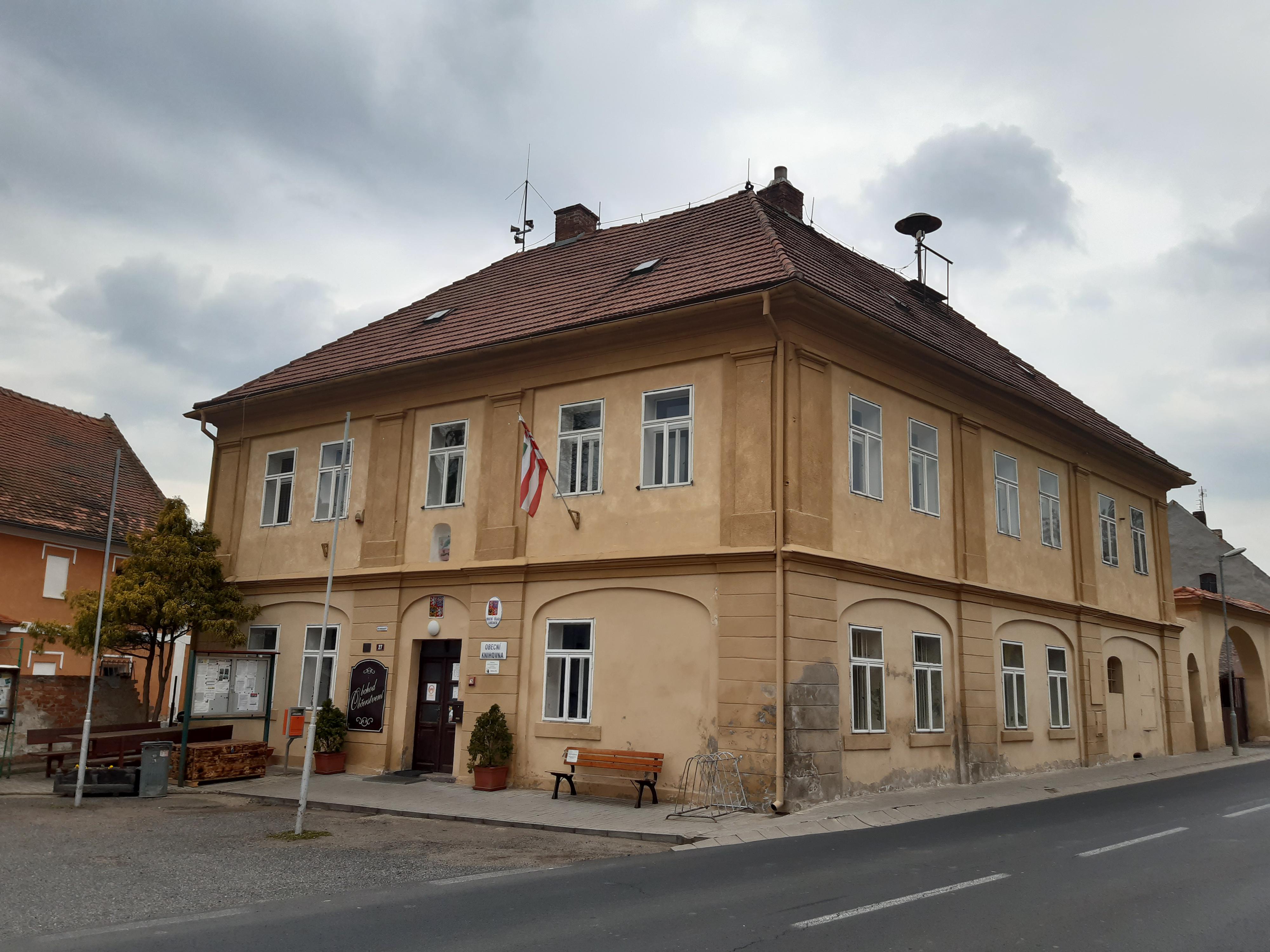 Libědice - obecní úřad foto 2