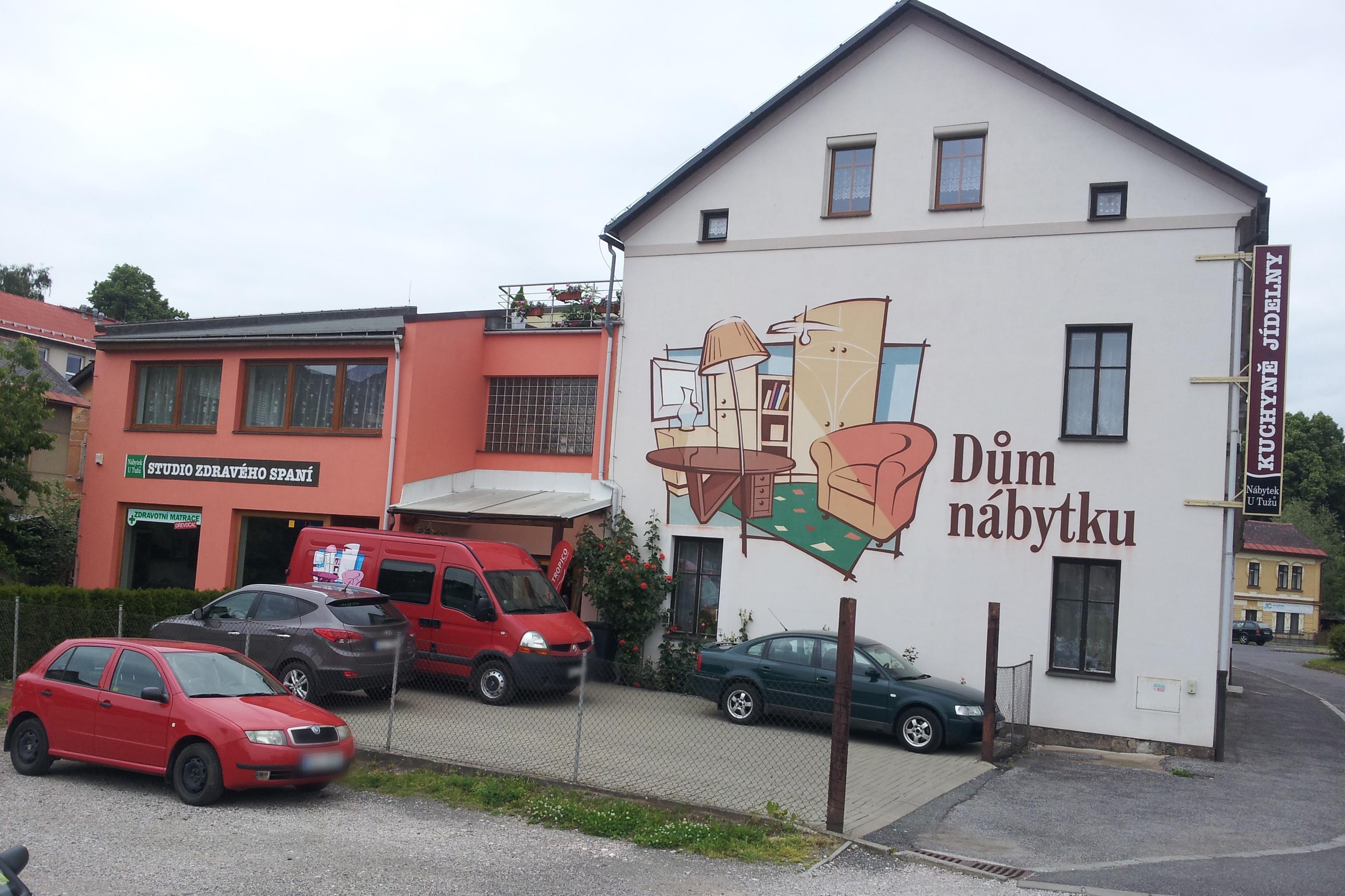 NÁBYTEK U TUŽŮ