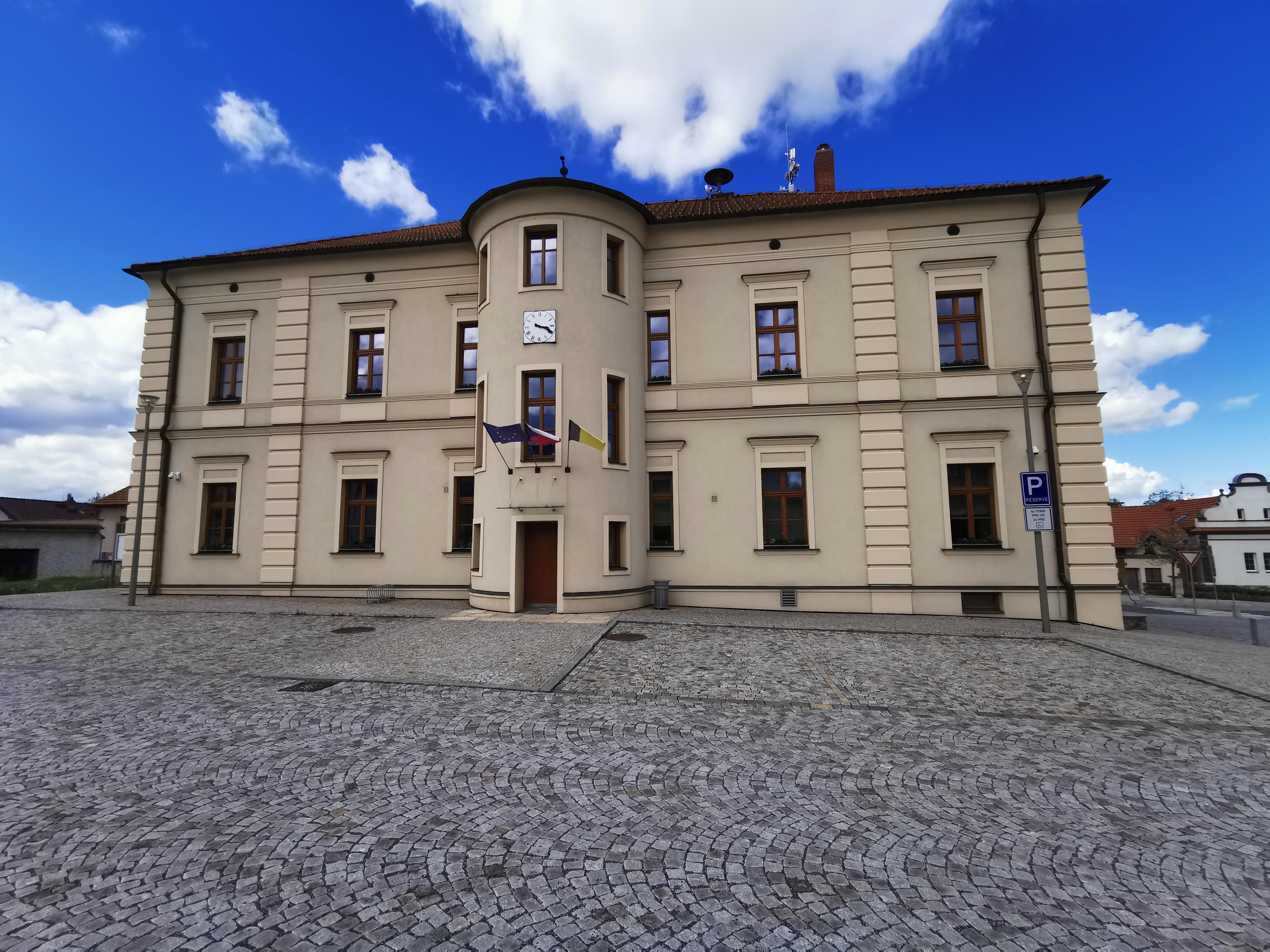 Dolní Břežany - obecní úřad foto 4