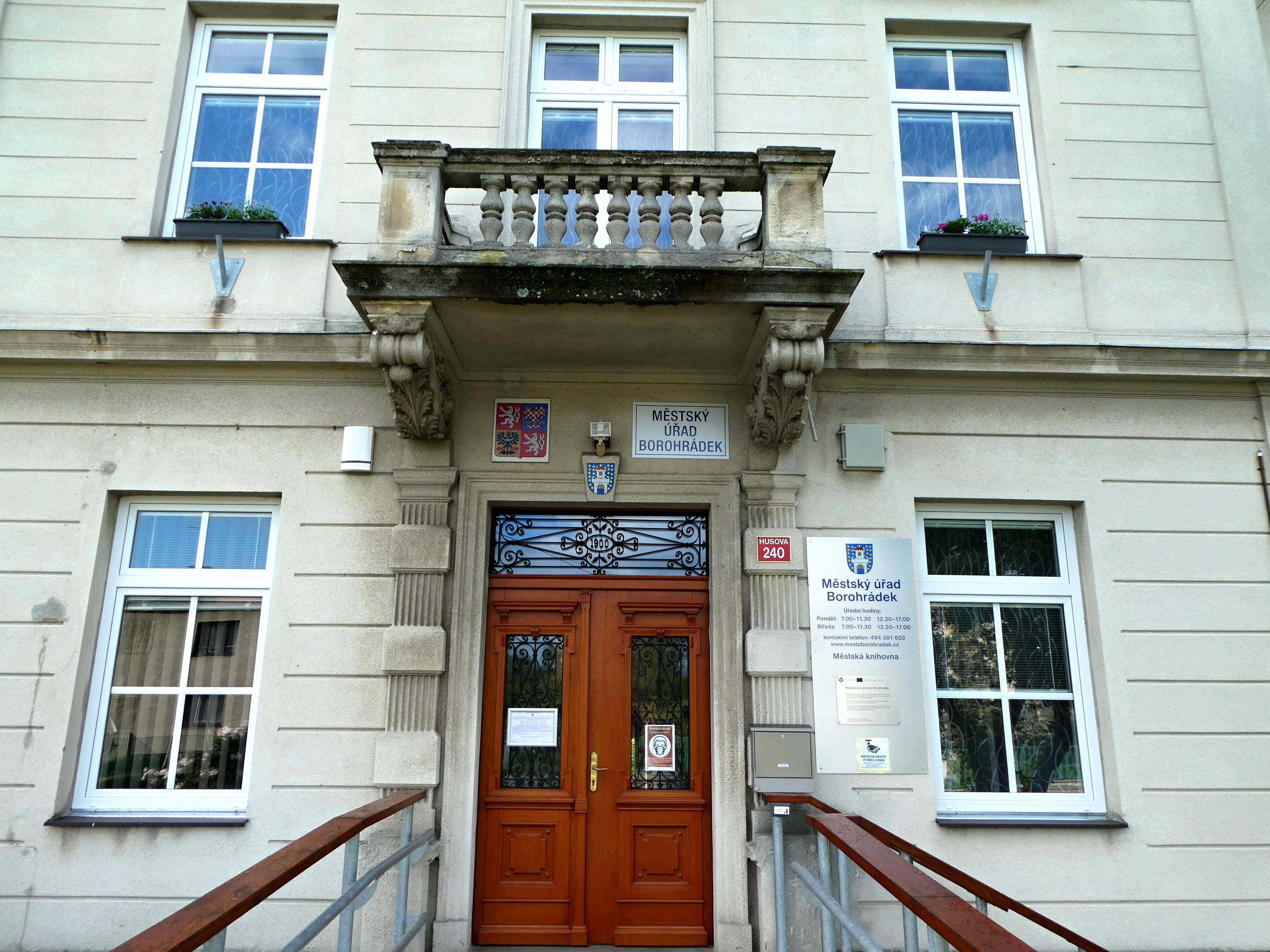 Borohrádek - městský úřad foto 2
