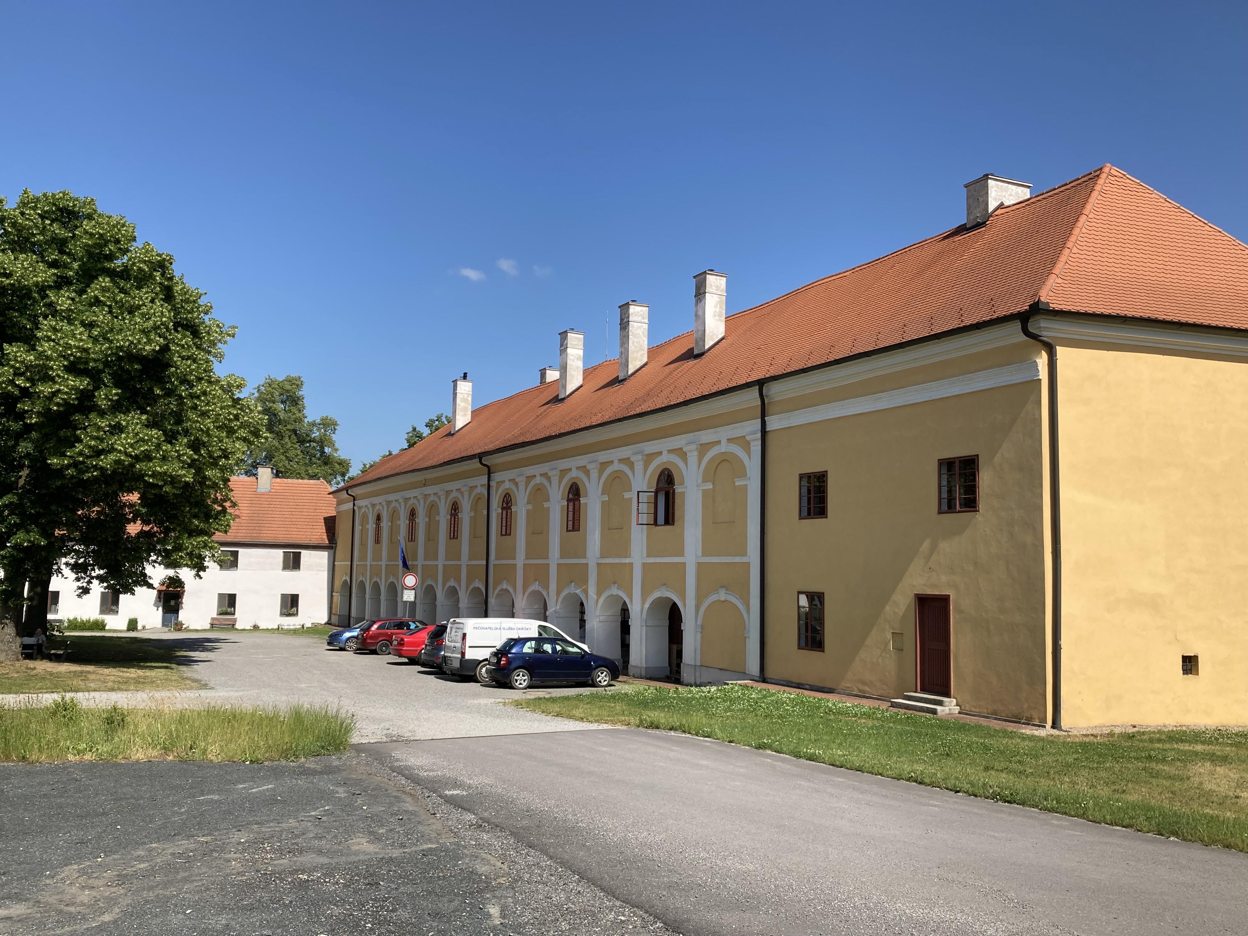 Okříšky - úřad městyse foto 2