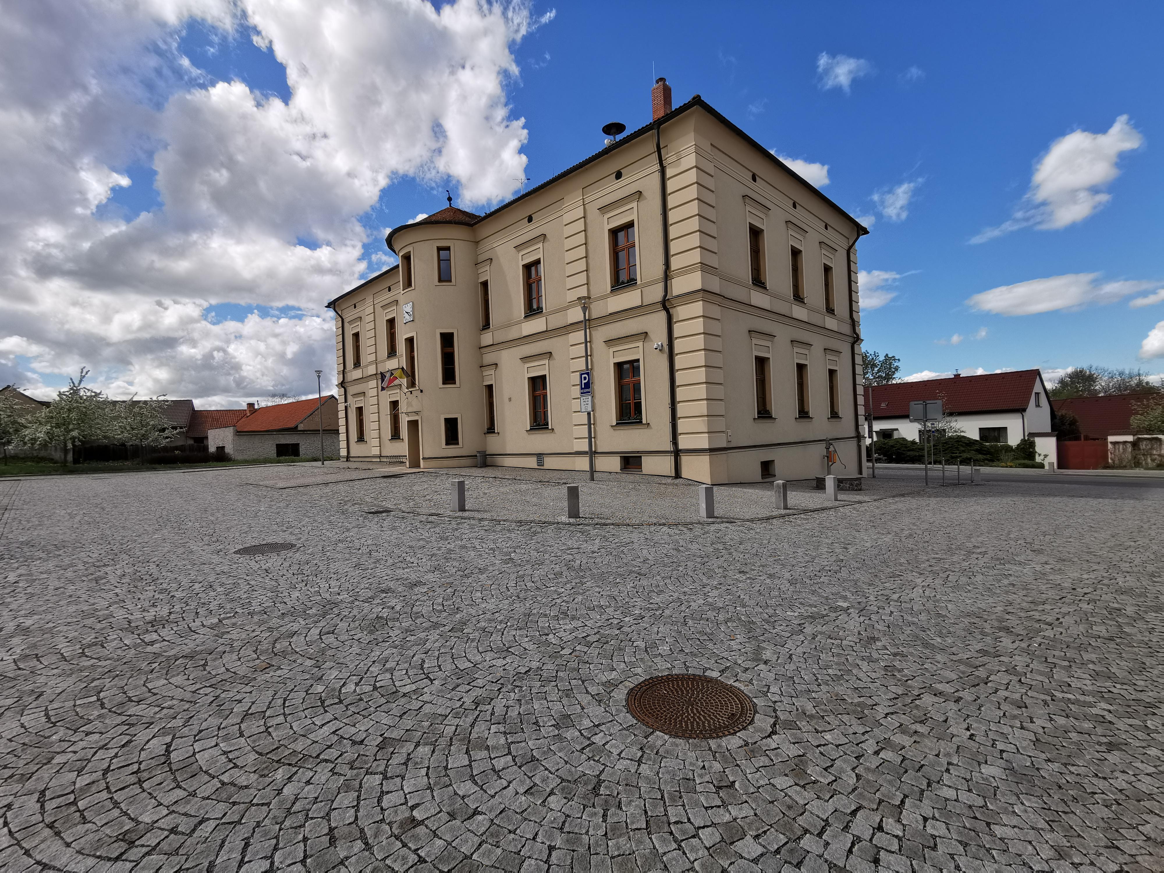 Dolní Břežany - obecní úřad foto 4