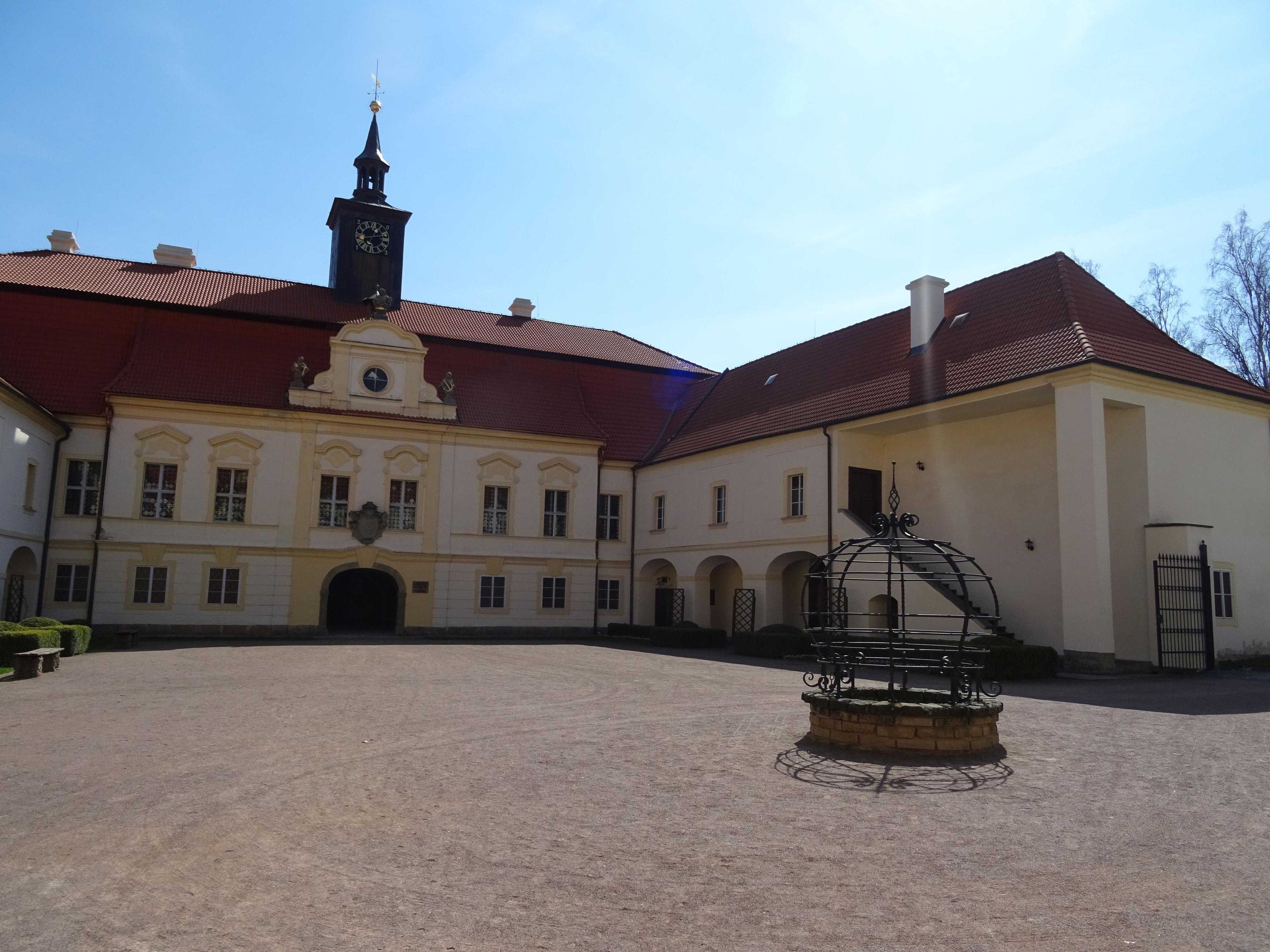 Městský úřad Chrast foto 2