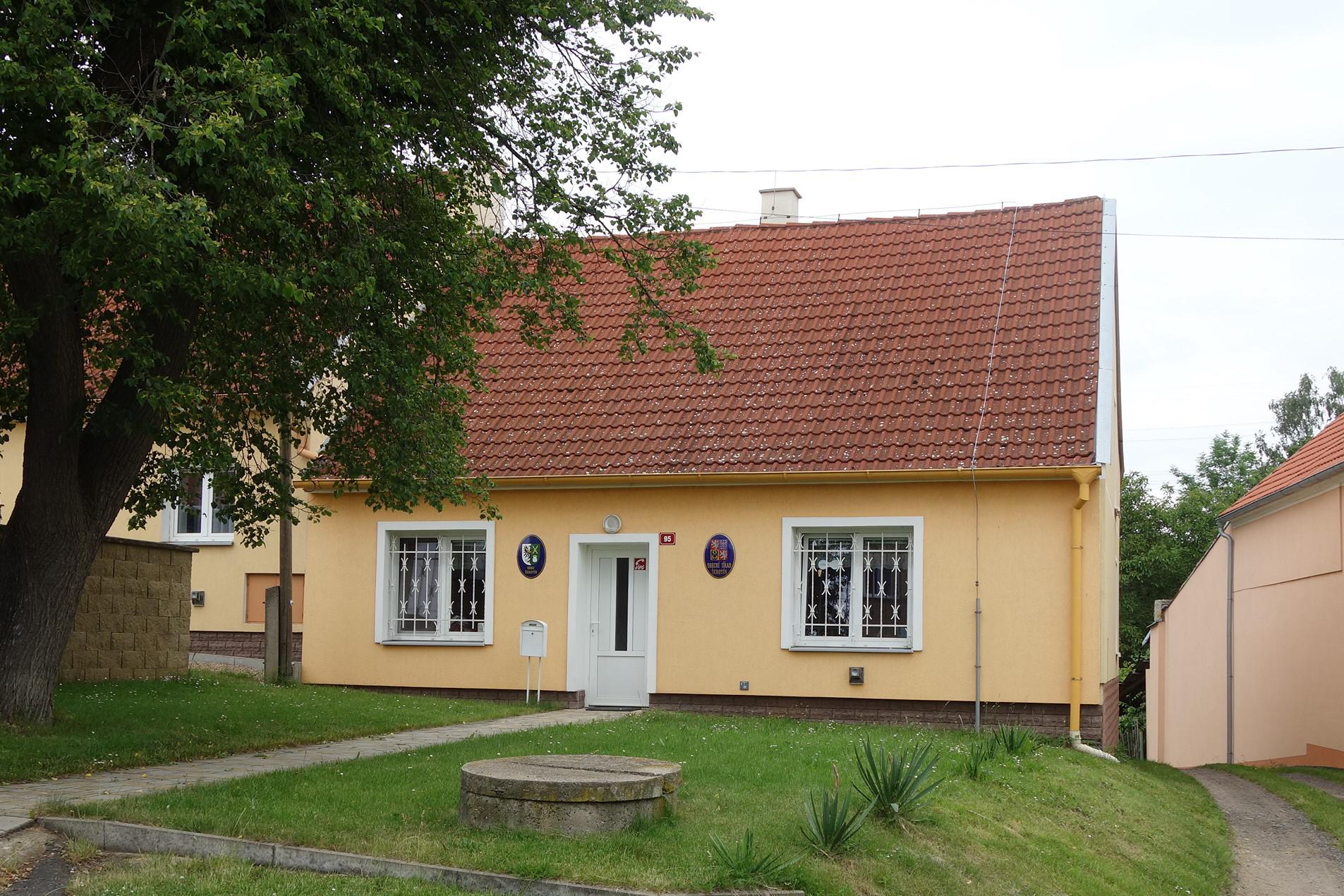 Žerotín - obecní úřad foto 2