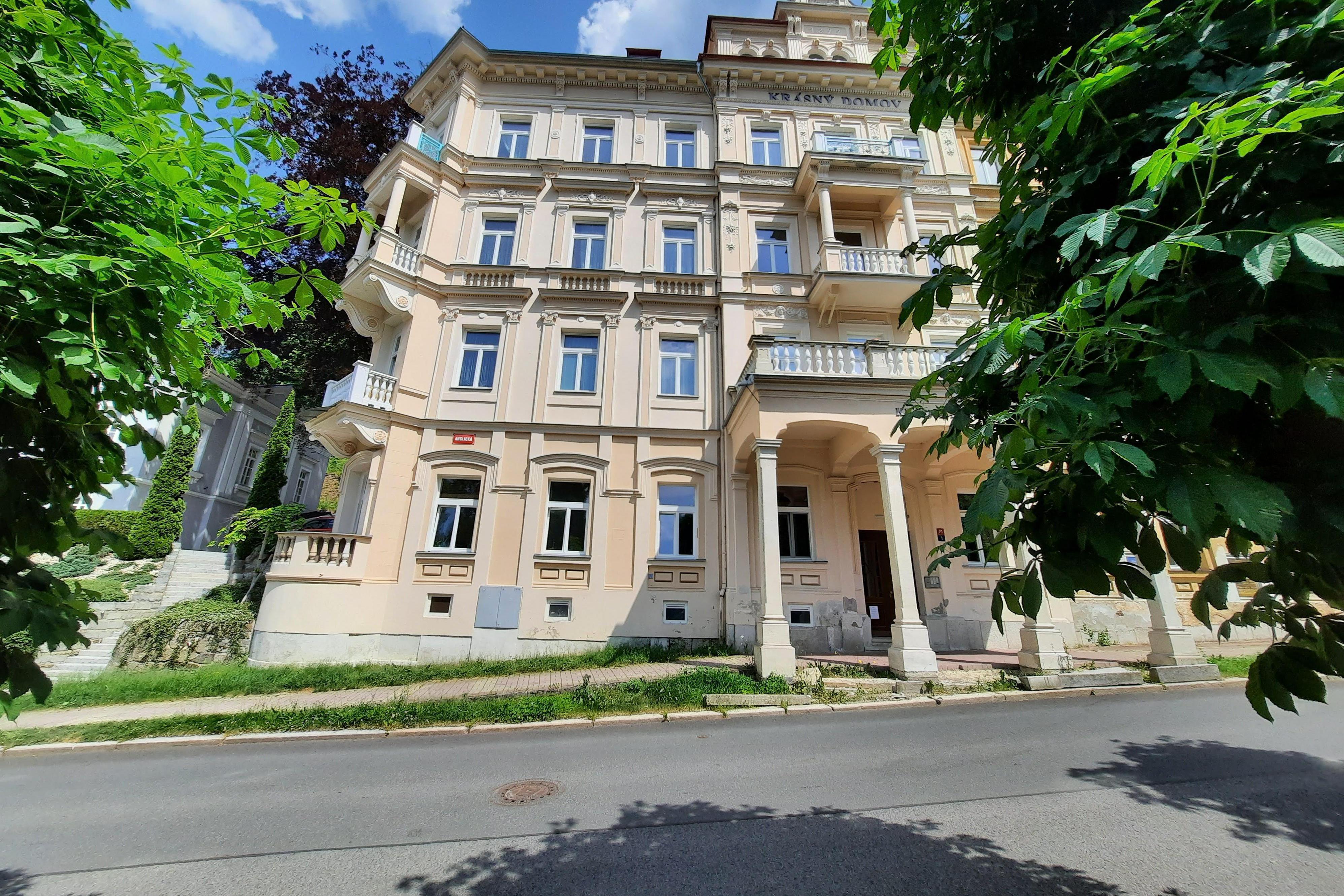 Malíř a lakýrník Luboš Hanzlík