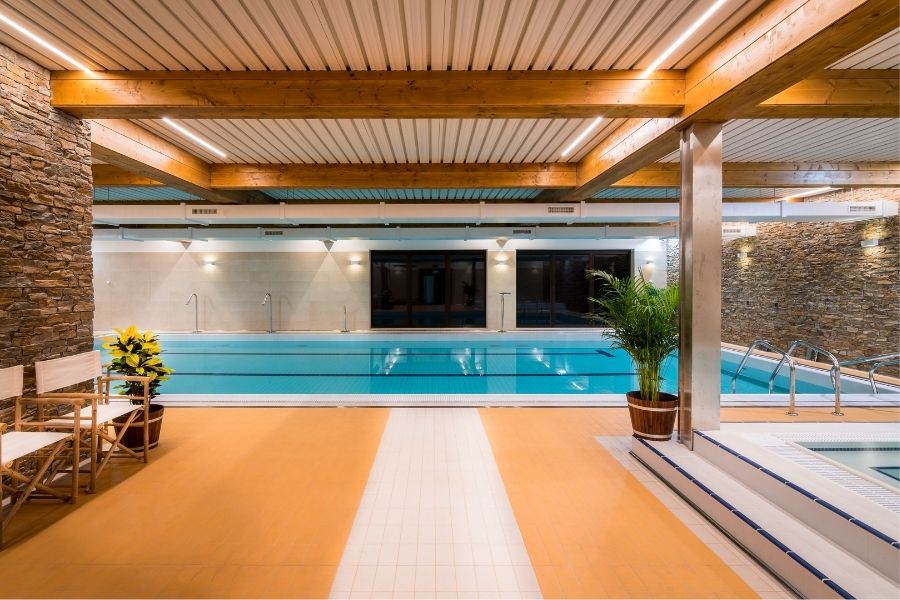 Velký bazén, dětský bazén, whirlpool, sauna