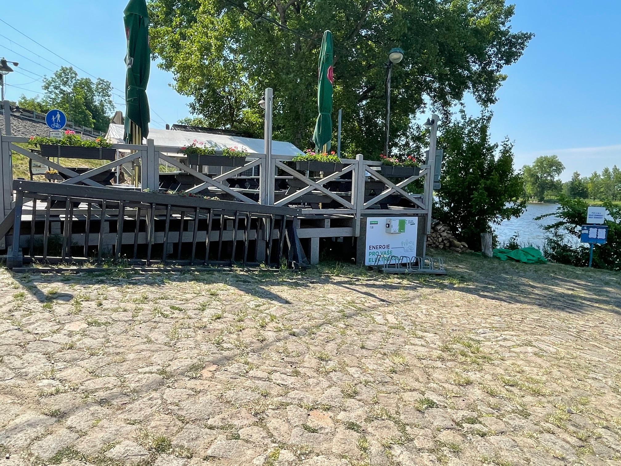 Nabíjecí stanice Občerstvení U Přívozu