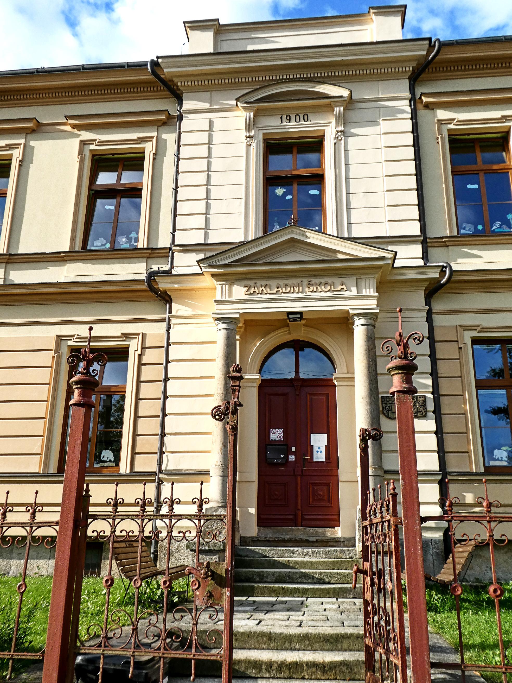 ZŠ a MŠ Hořiněves foto 1