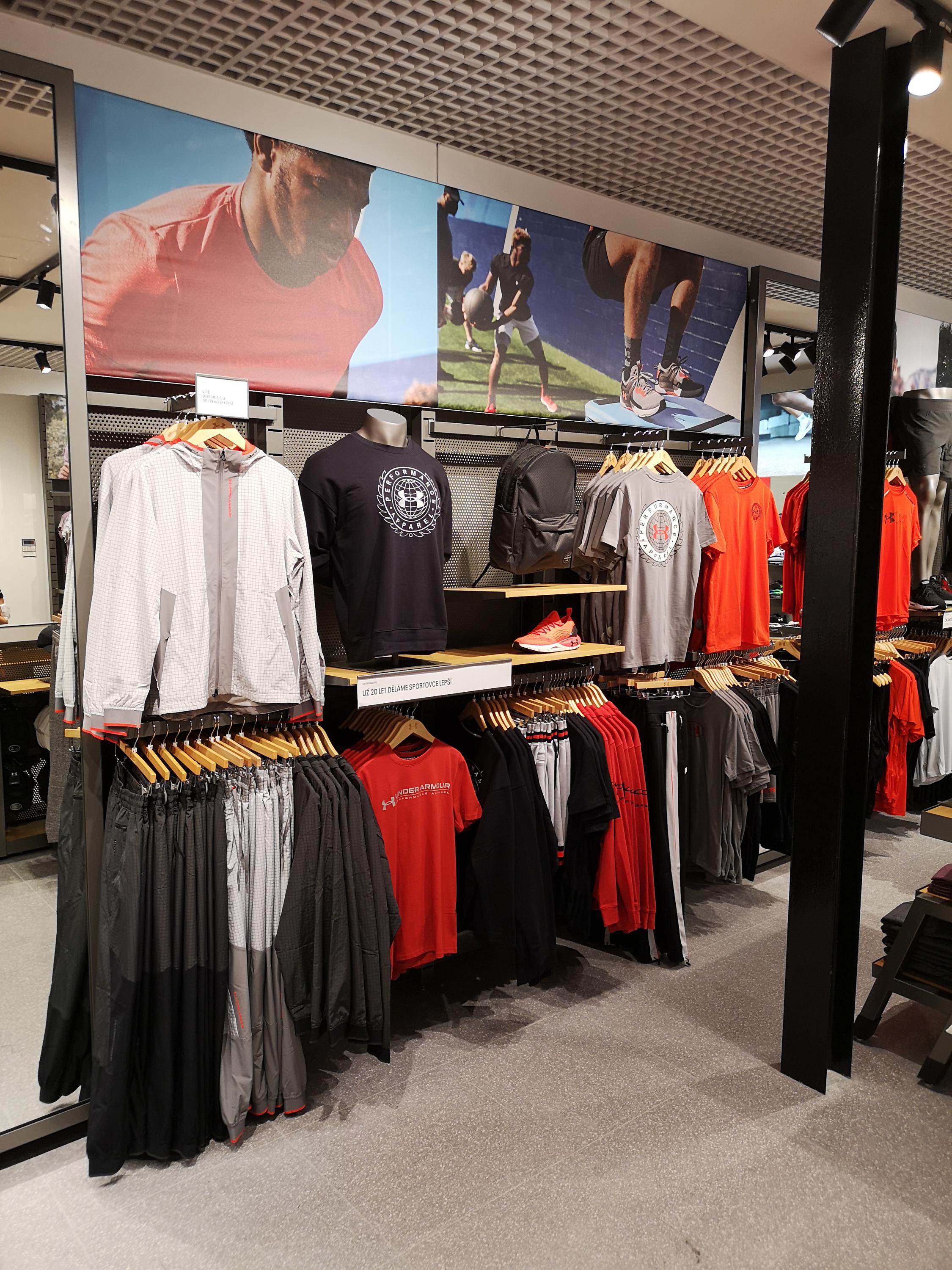 Under Armour Brand House foto 6