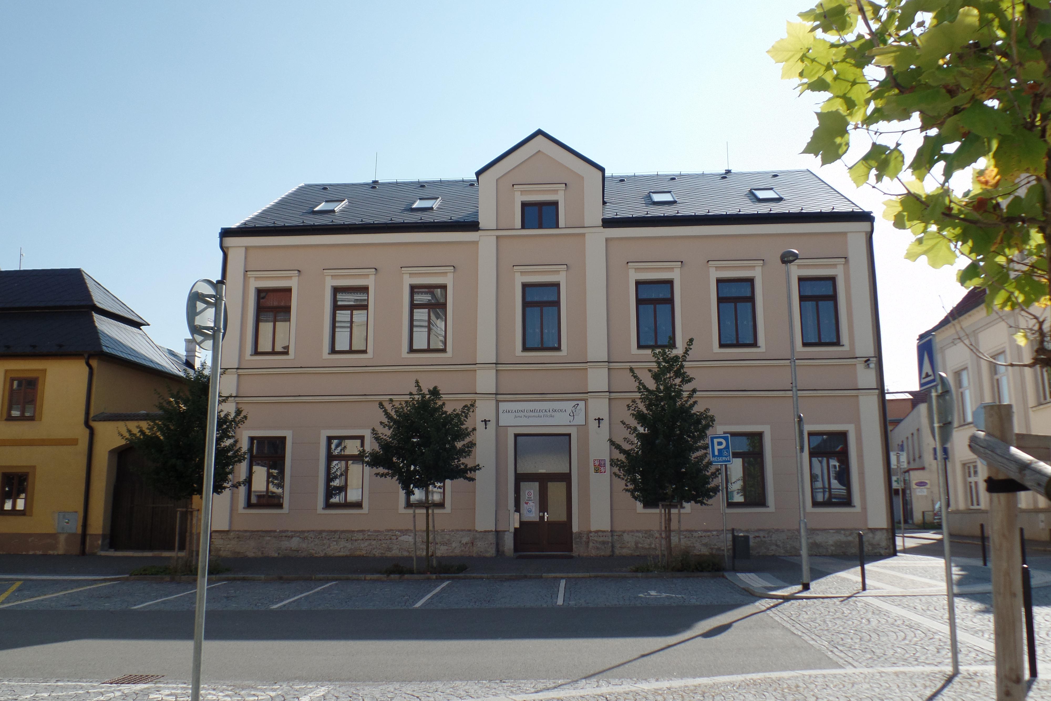 ZUŠ Jana Nepomuka Filcíka, Chrast foto 2