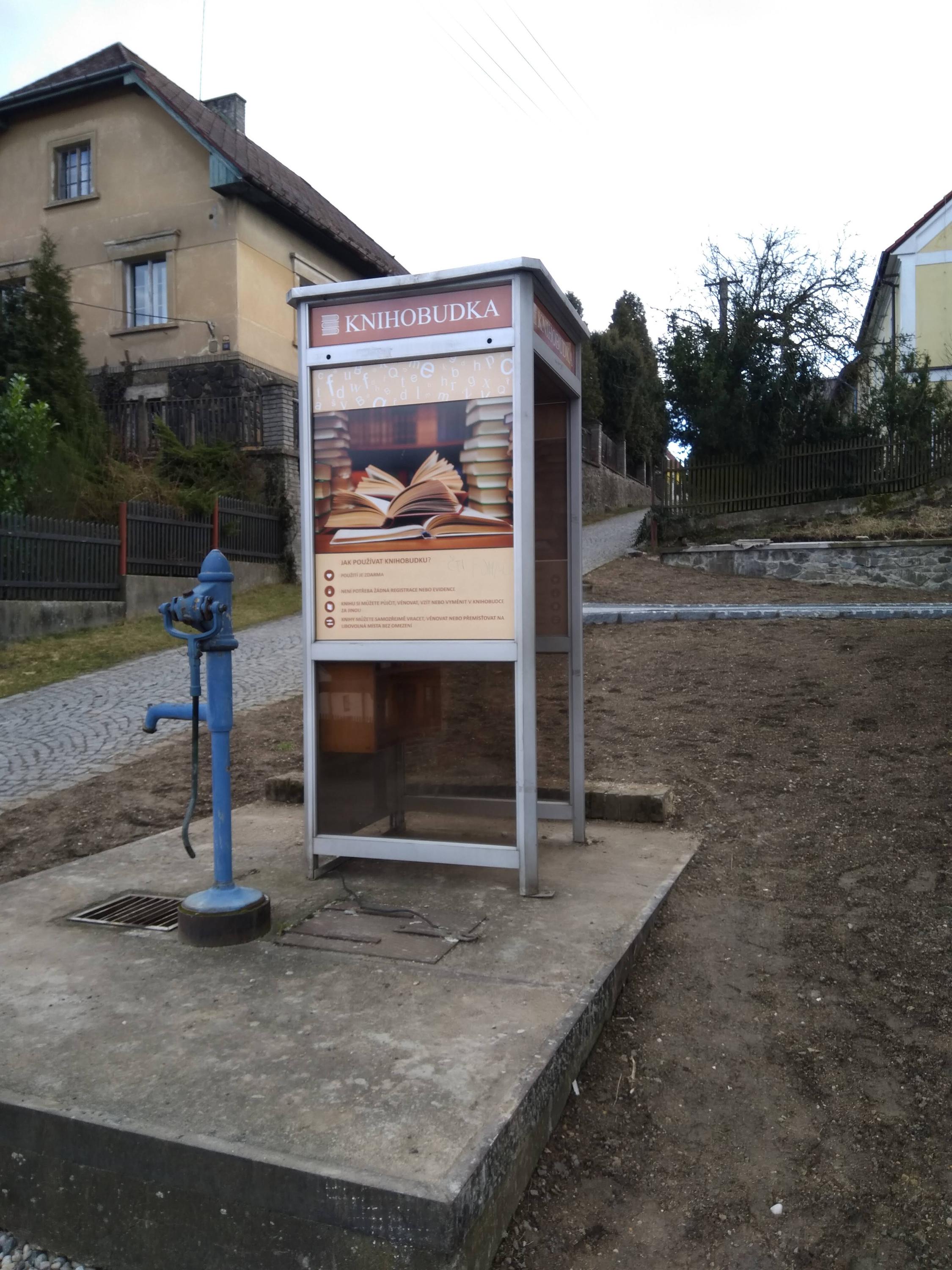 Roztoky - obecní úřad foto 4