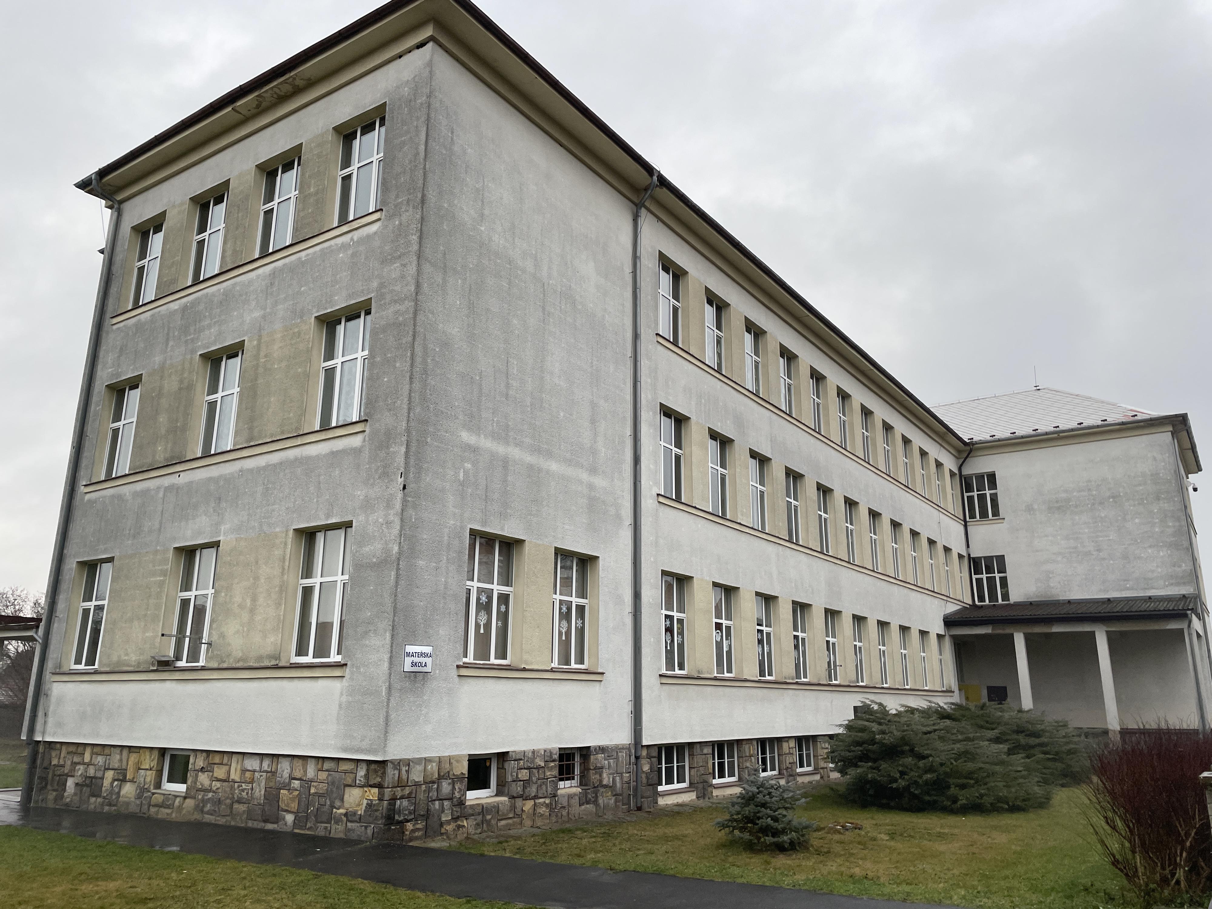 ZŠ a MŠ Mimoň, Komenského foto 2