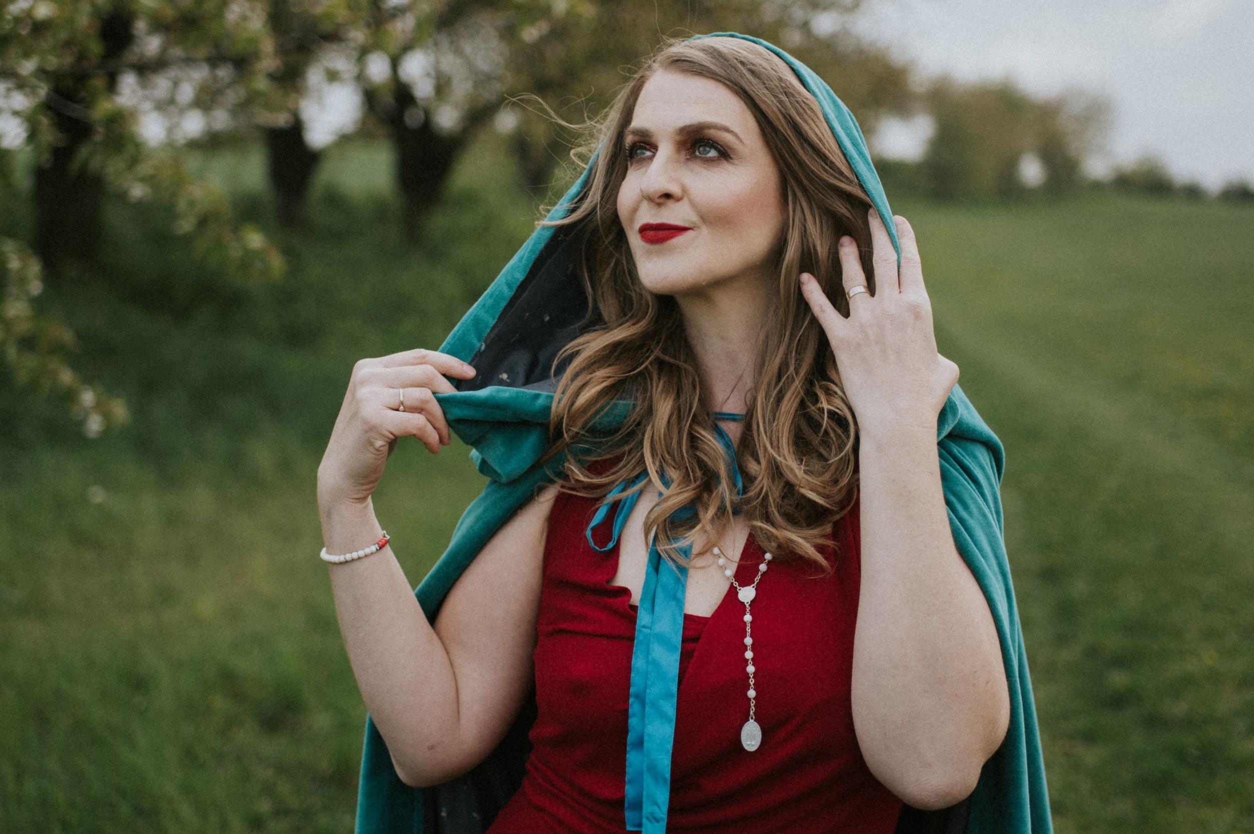 Zuzka Žatečková - tanec a rituály