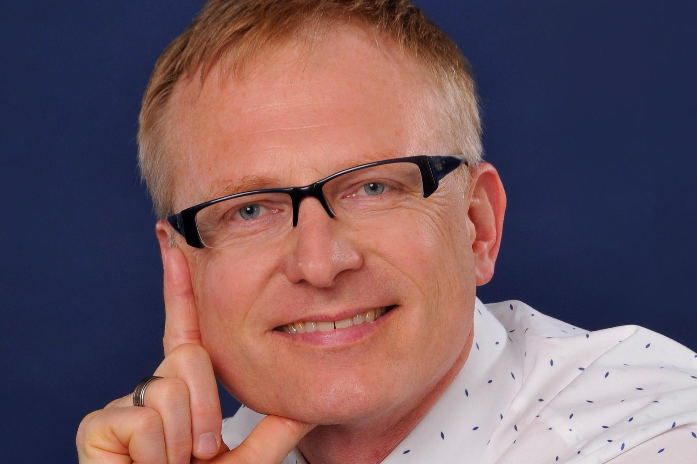 Realitní makléř KAREL CHVAL