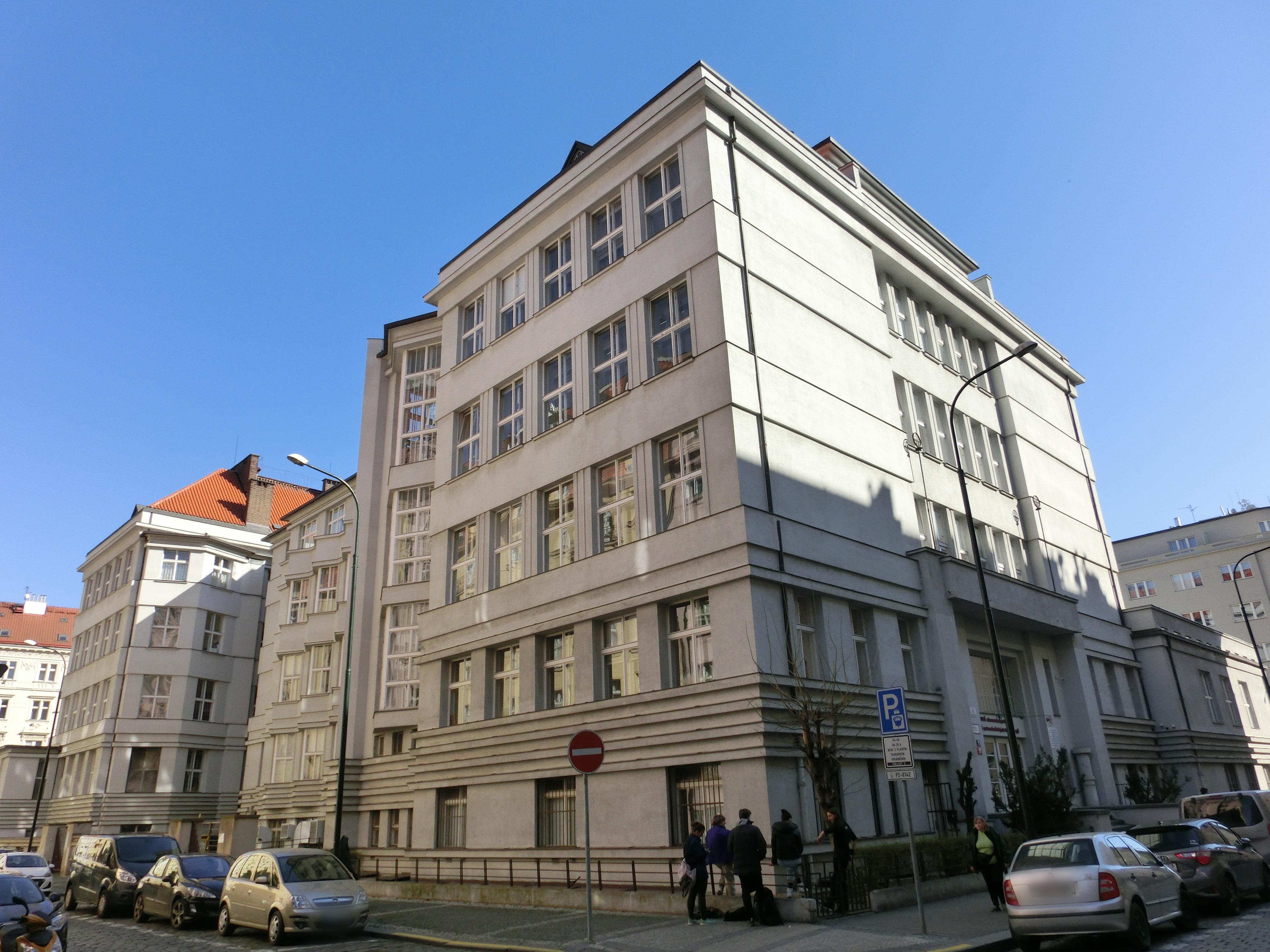 Vyšší odborná škola ekonomických studií Praha 2 foto 4