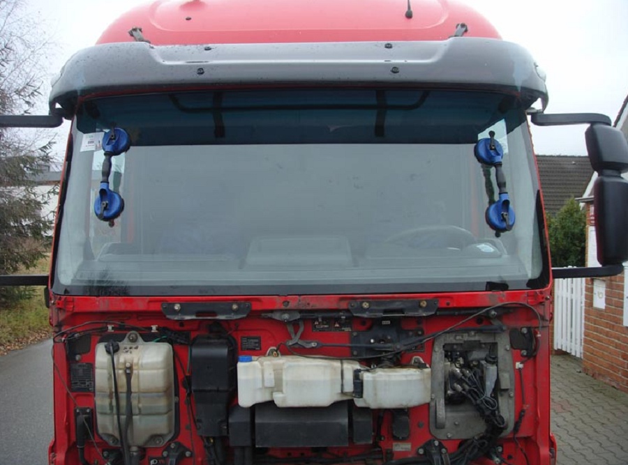 Montáž čelního skla do gumy - nákladní vozy