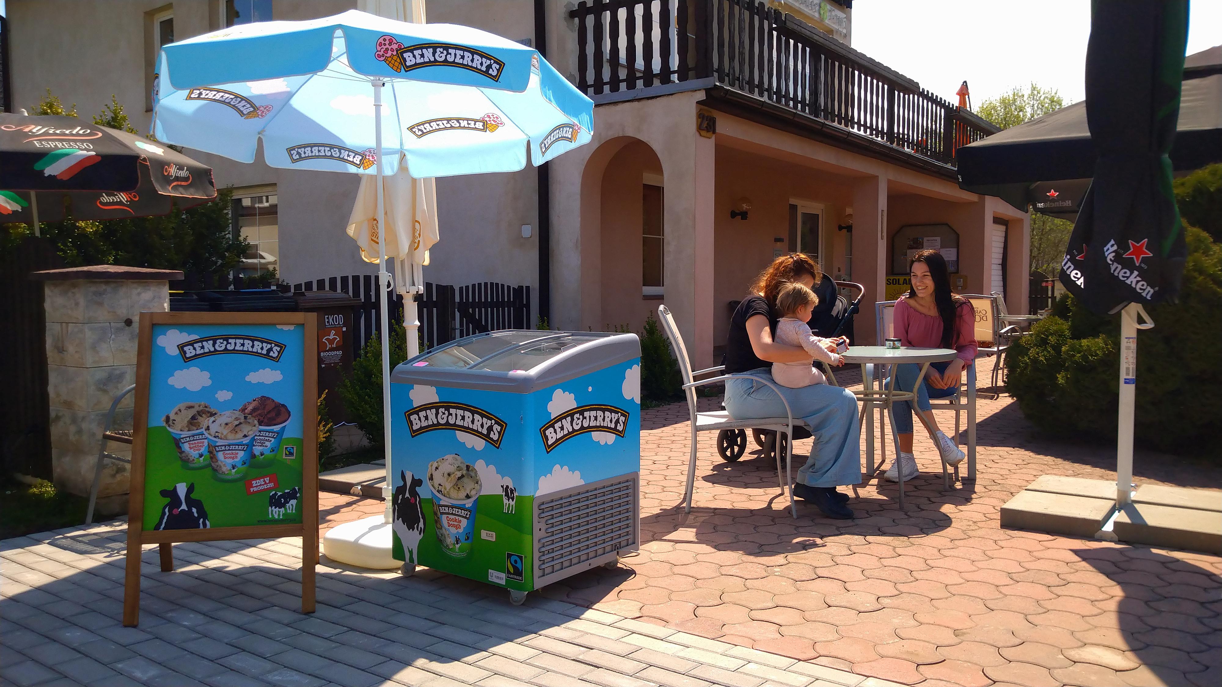 Prodej zmrzliny Ben & Jerry’s a pizza foto 2