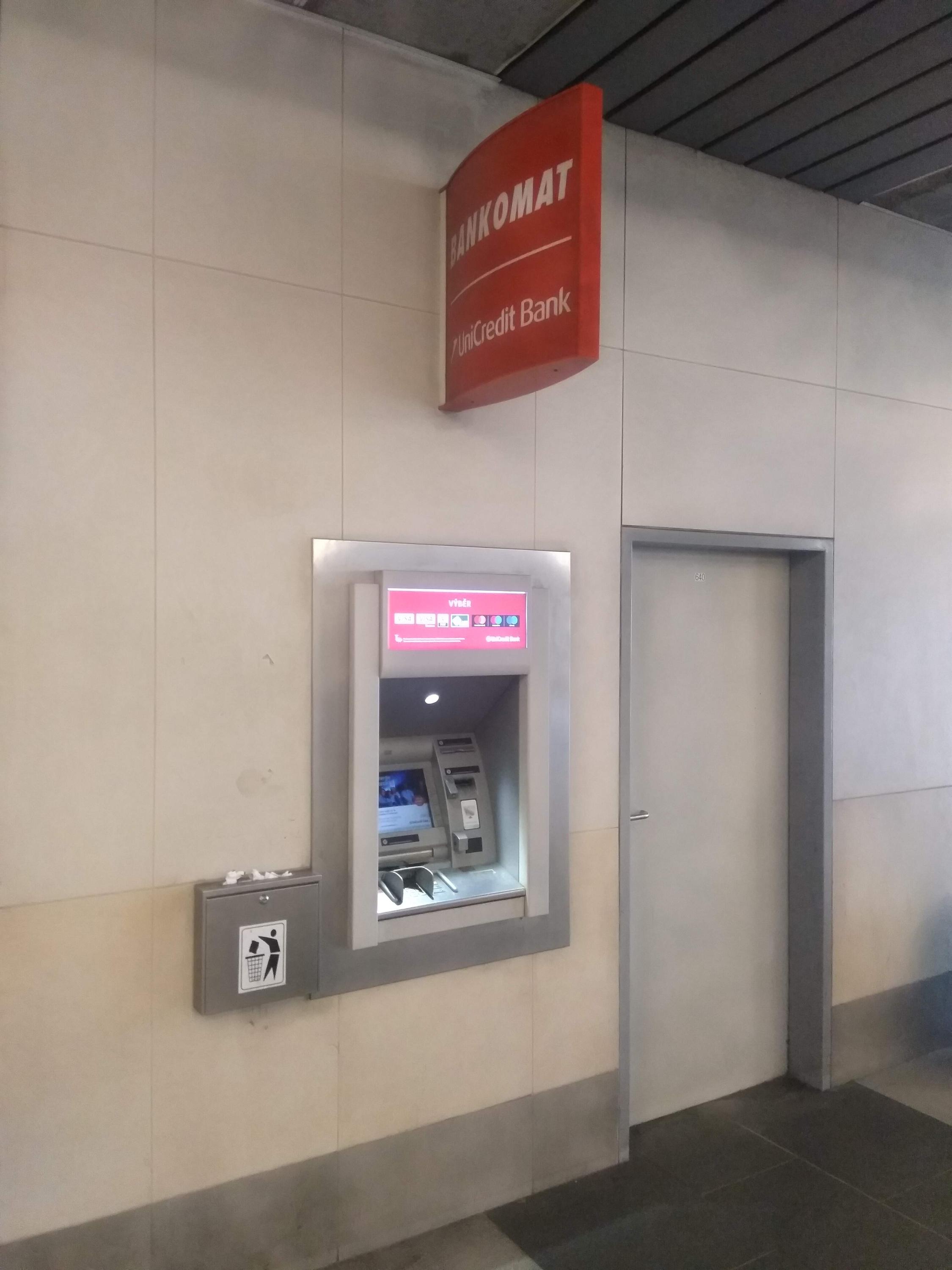 Bankomat UniCredit Bank Czech Republic foto 1