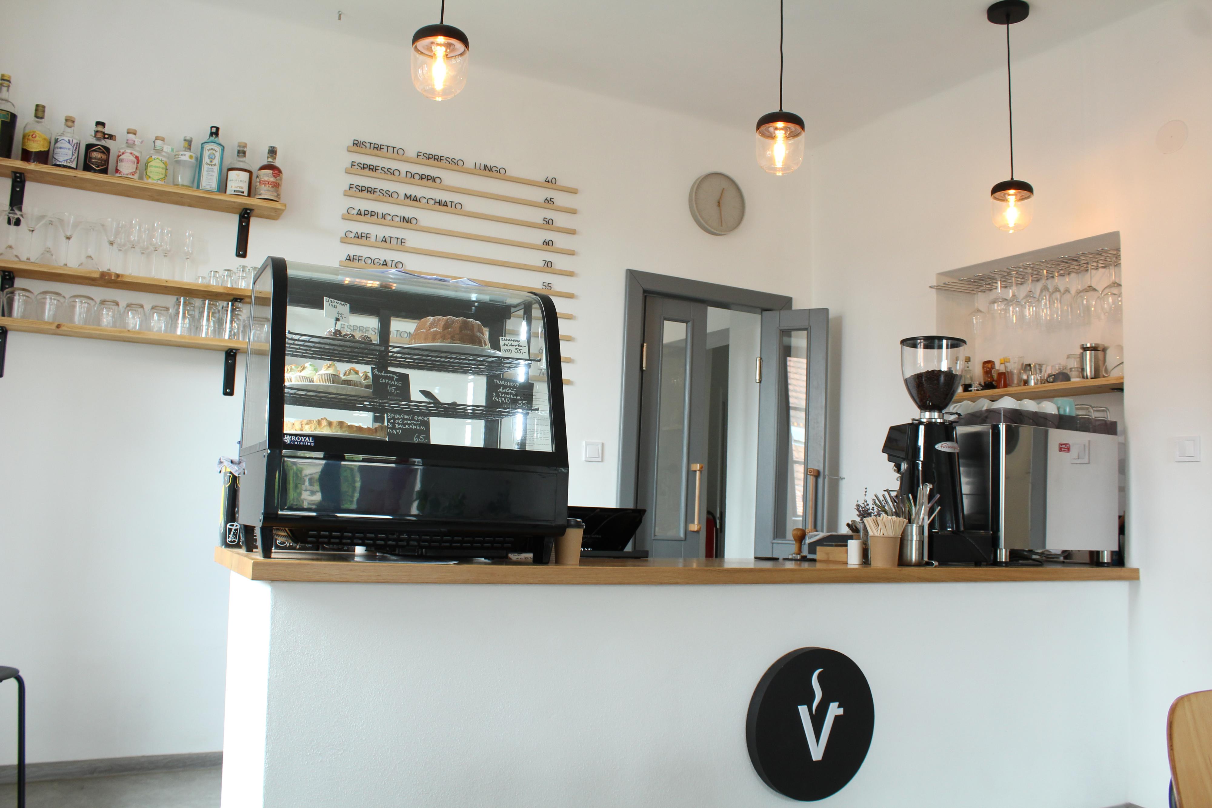 Kafe v obýváku foto 2