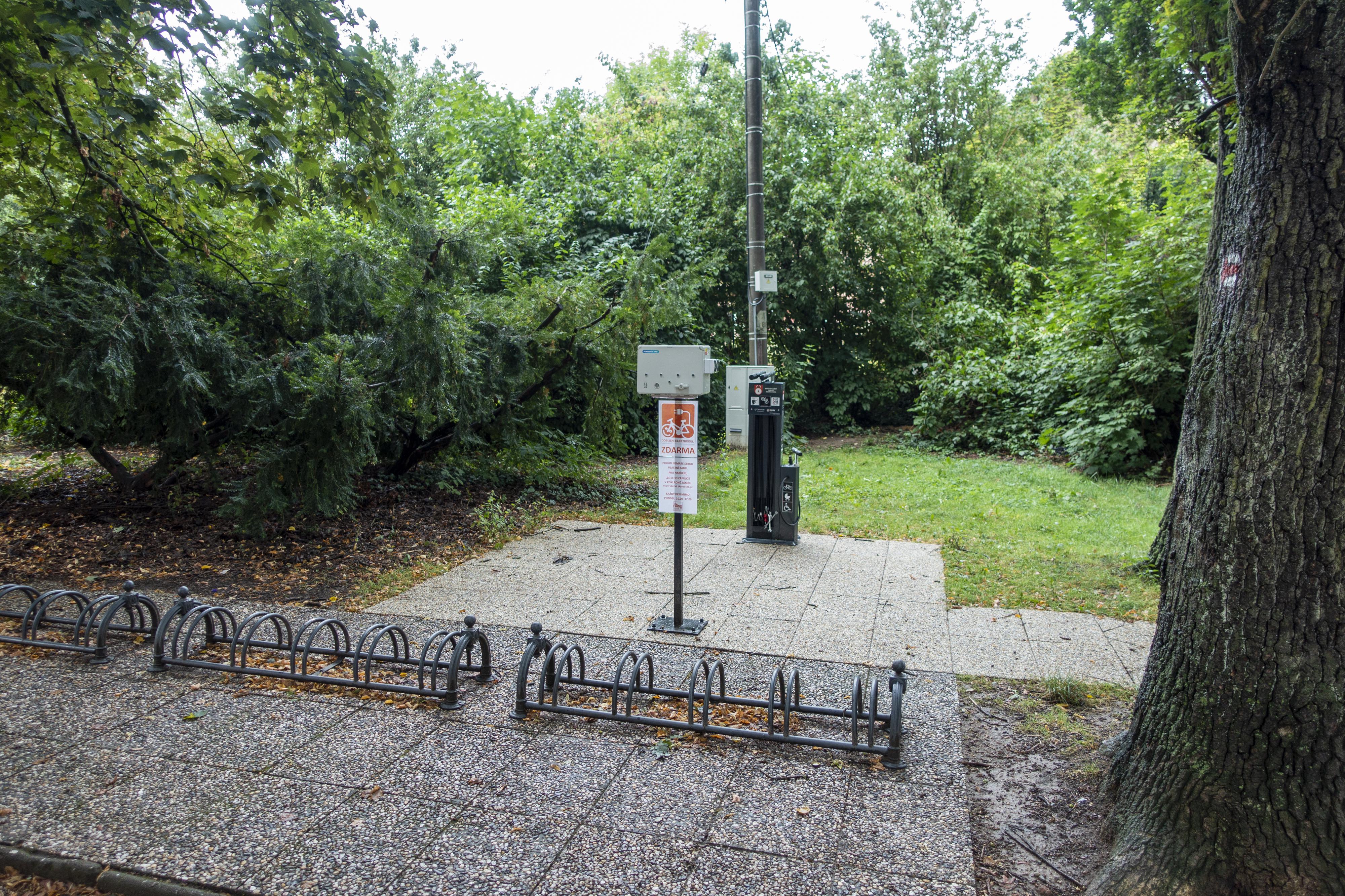 Nabíjecí stanice Zámek Choltice foto 1