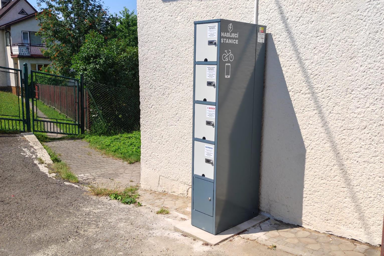 Nabíjecí stanice pro elektrokola a mobilní zařízení