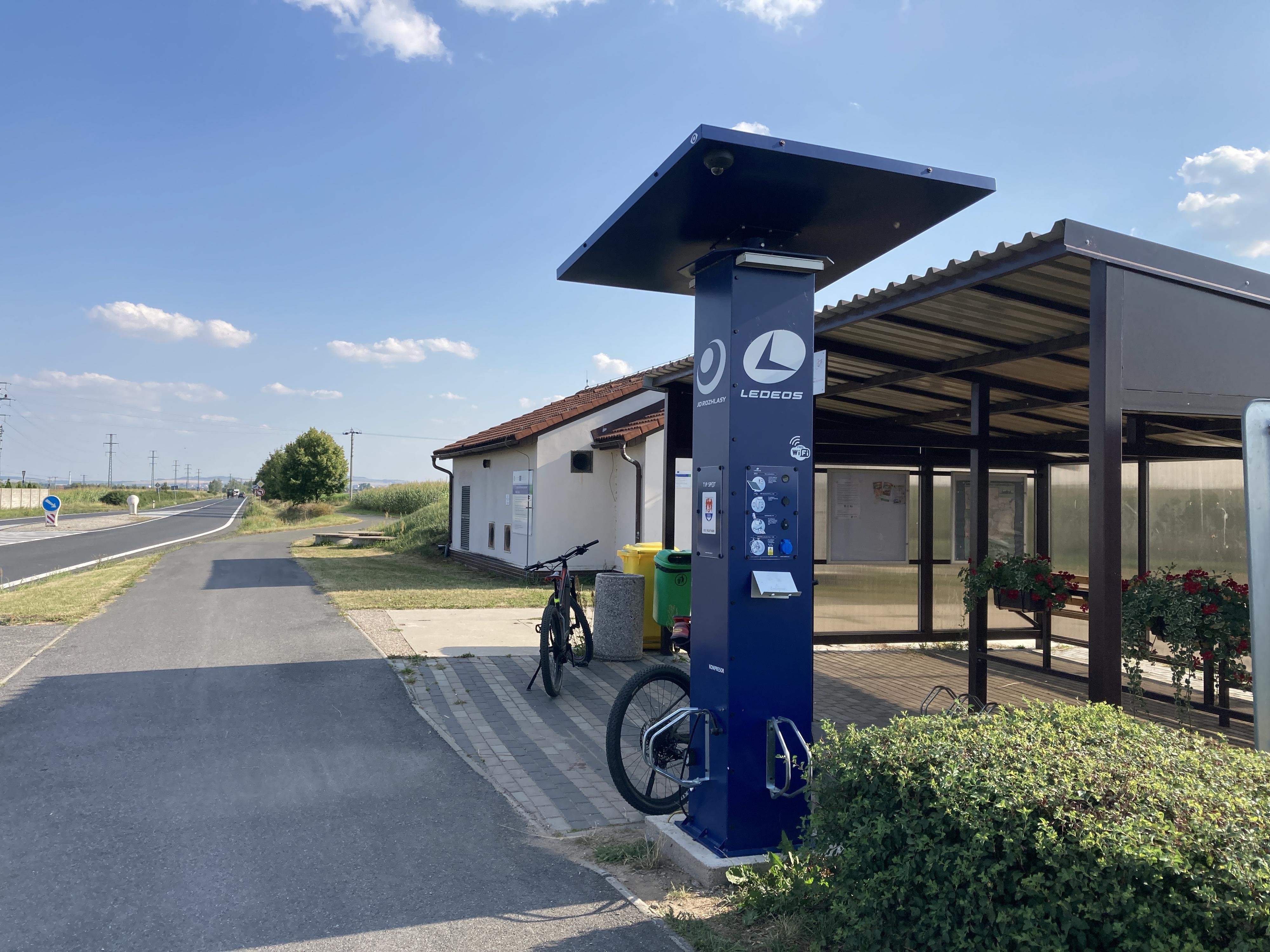 Multifunkční dobíjecí stanice