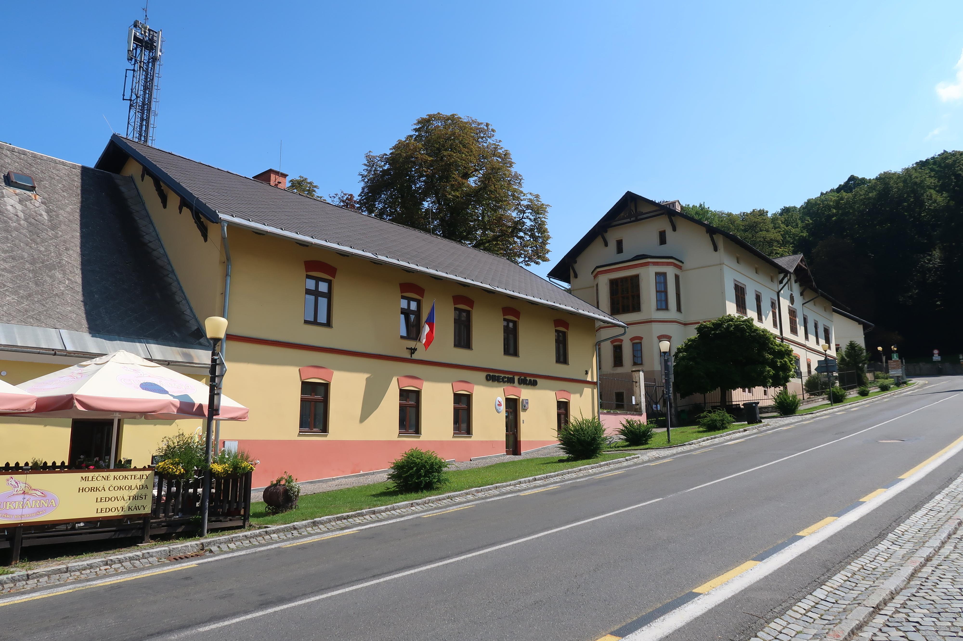 Hukvaldy - obecní úřad foto 5
