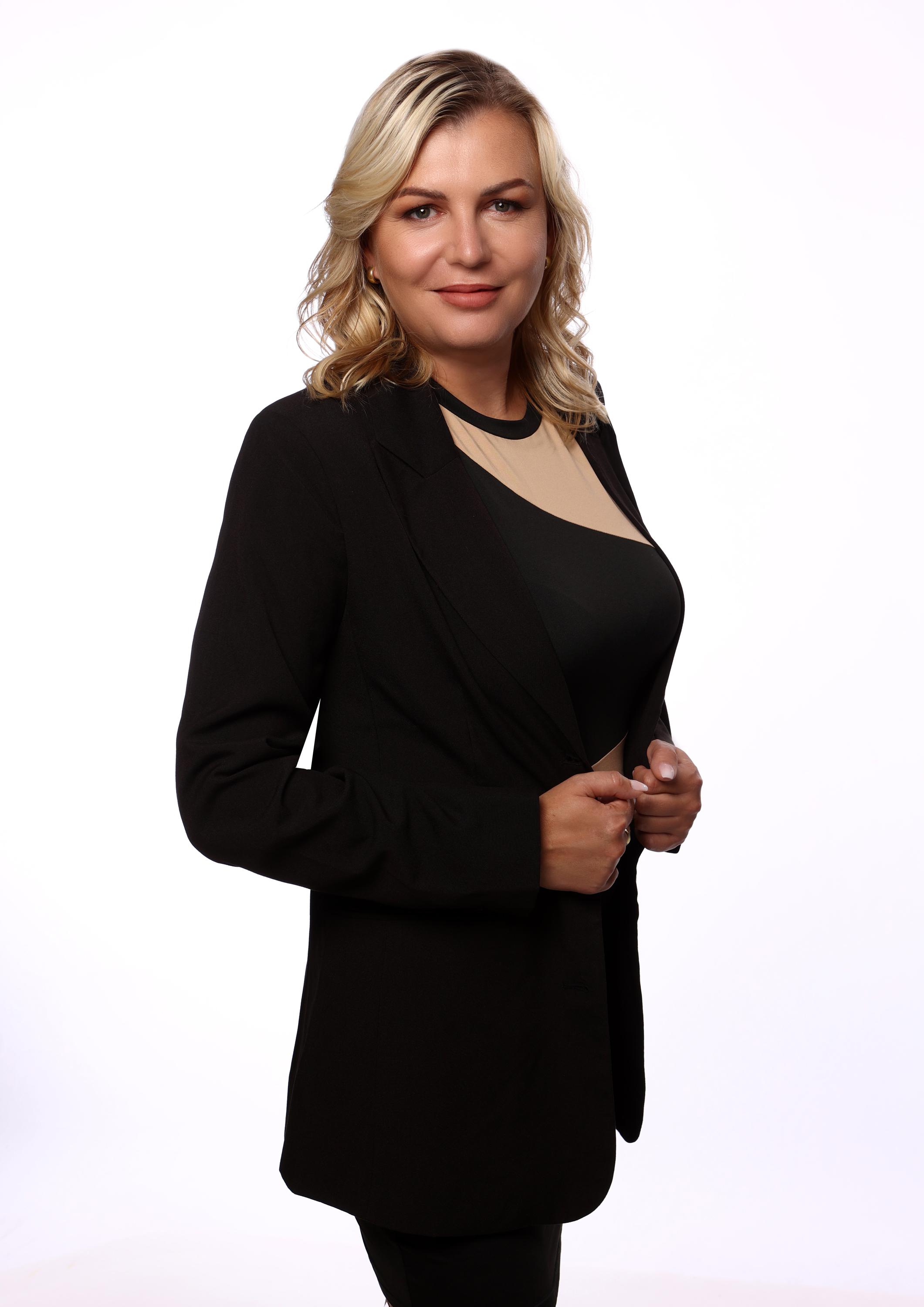 Lenka Baráková - Makléřka z Plzně foto 2