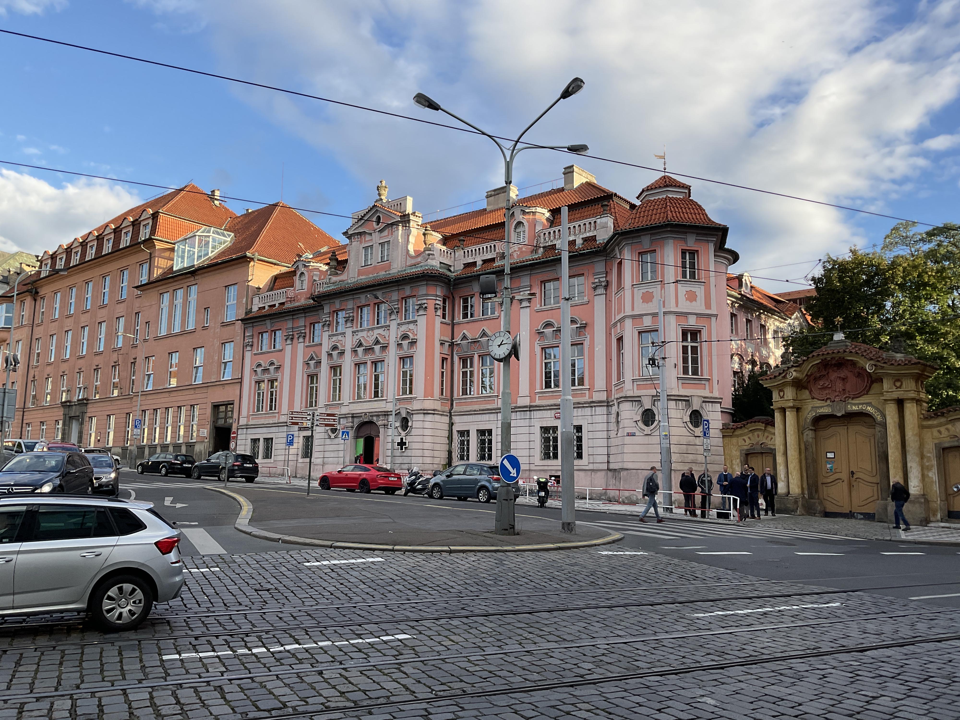 Ústav dějin lékařství a cizích jazyků 1. LF - Univerzita Karlova foto 3