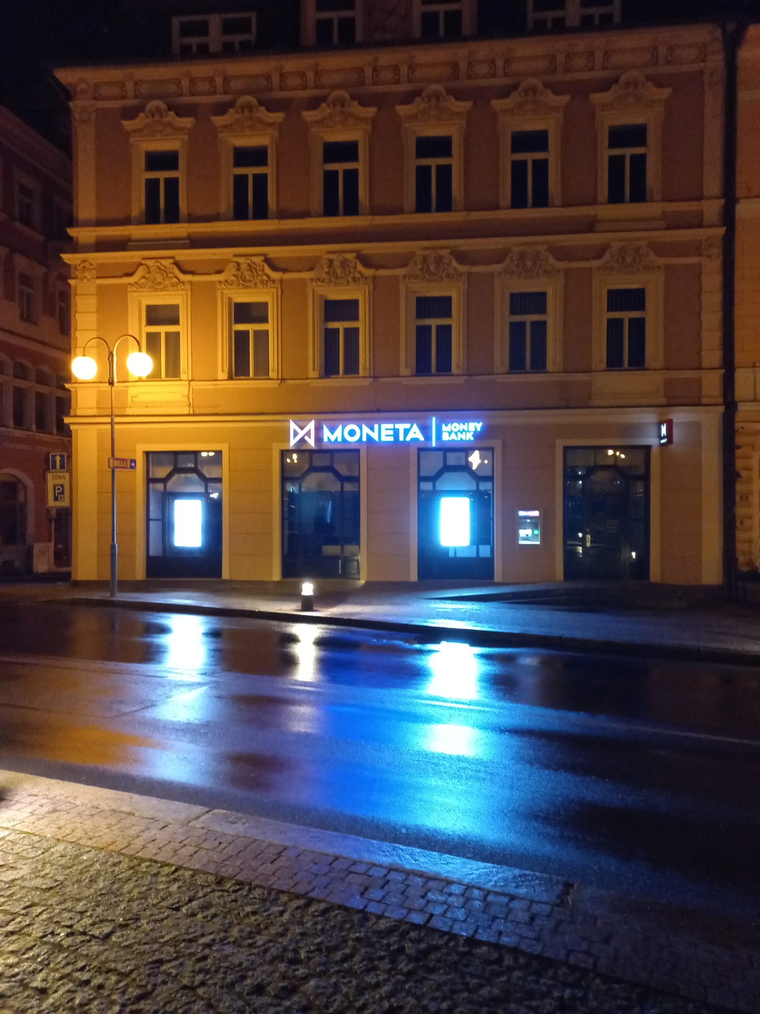 MONETA Money Bank foto 3