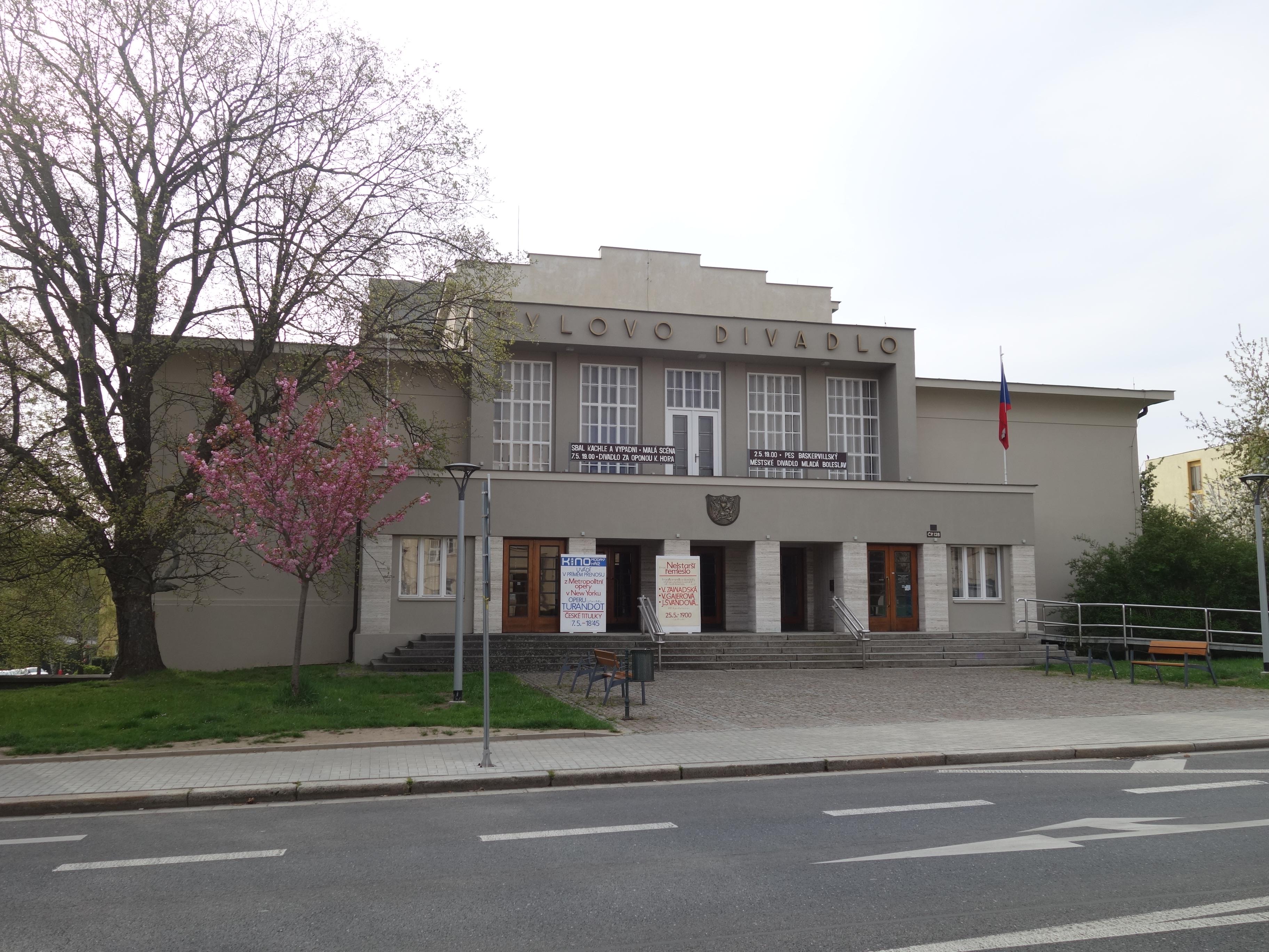 Městské Tylovo divadlo foto 4