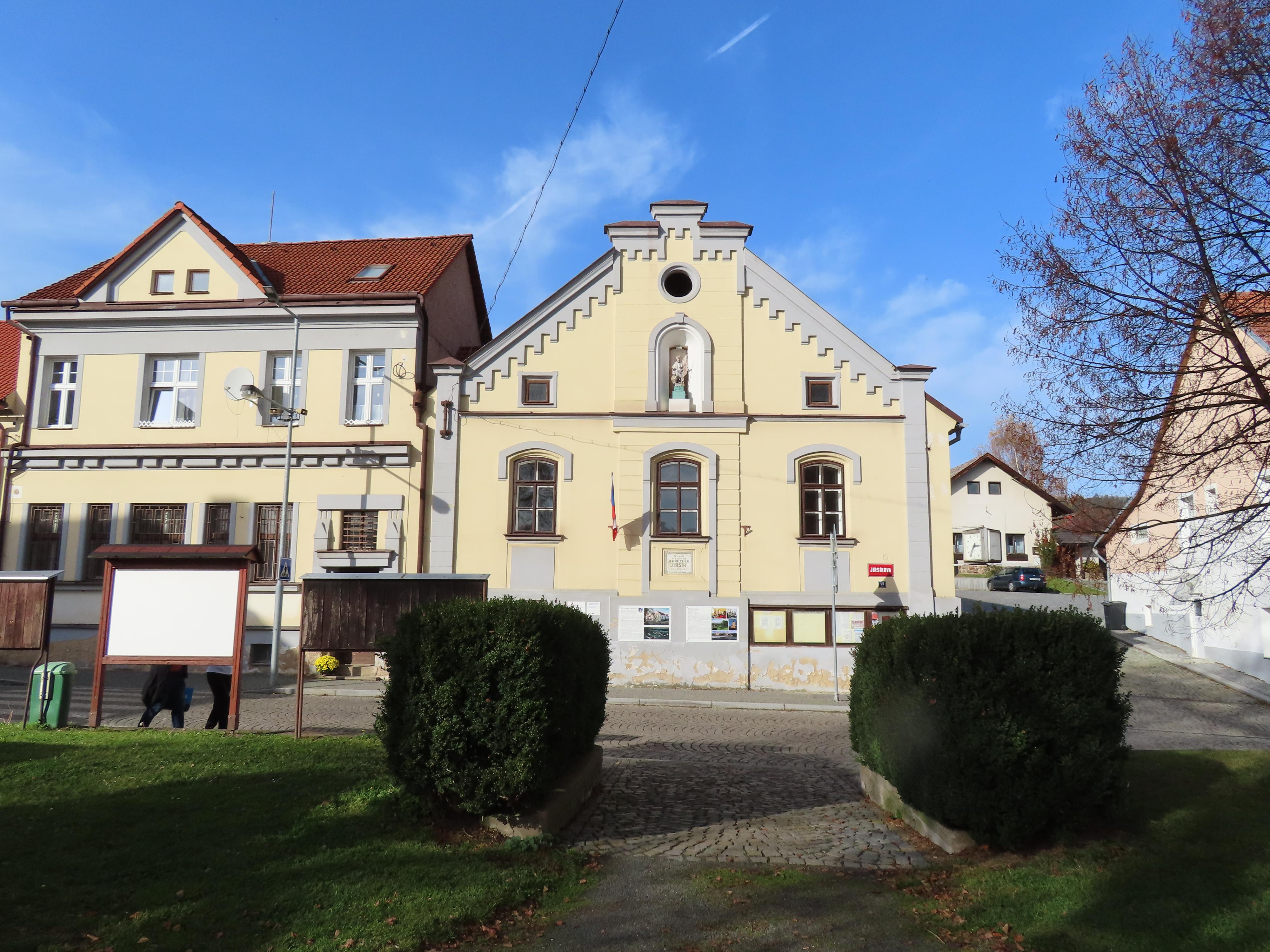 Kácov - úřad městyse foto 2