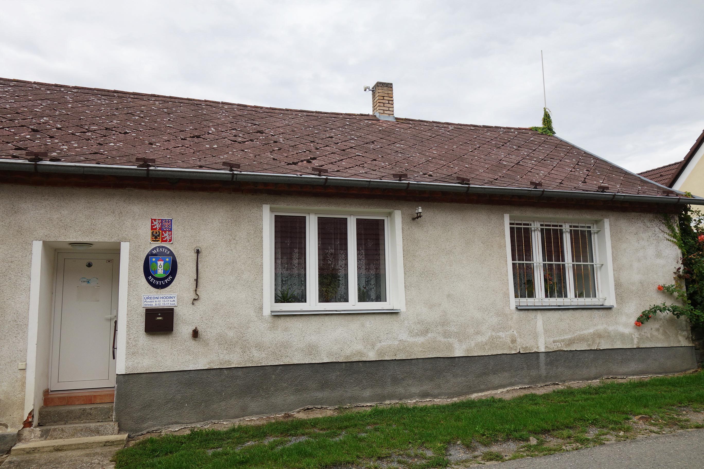 Neustupov - úřad městyse