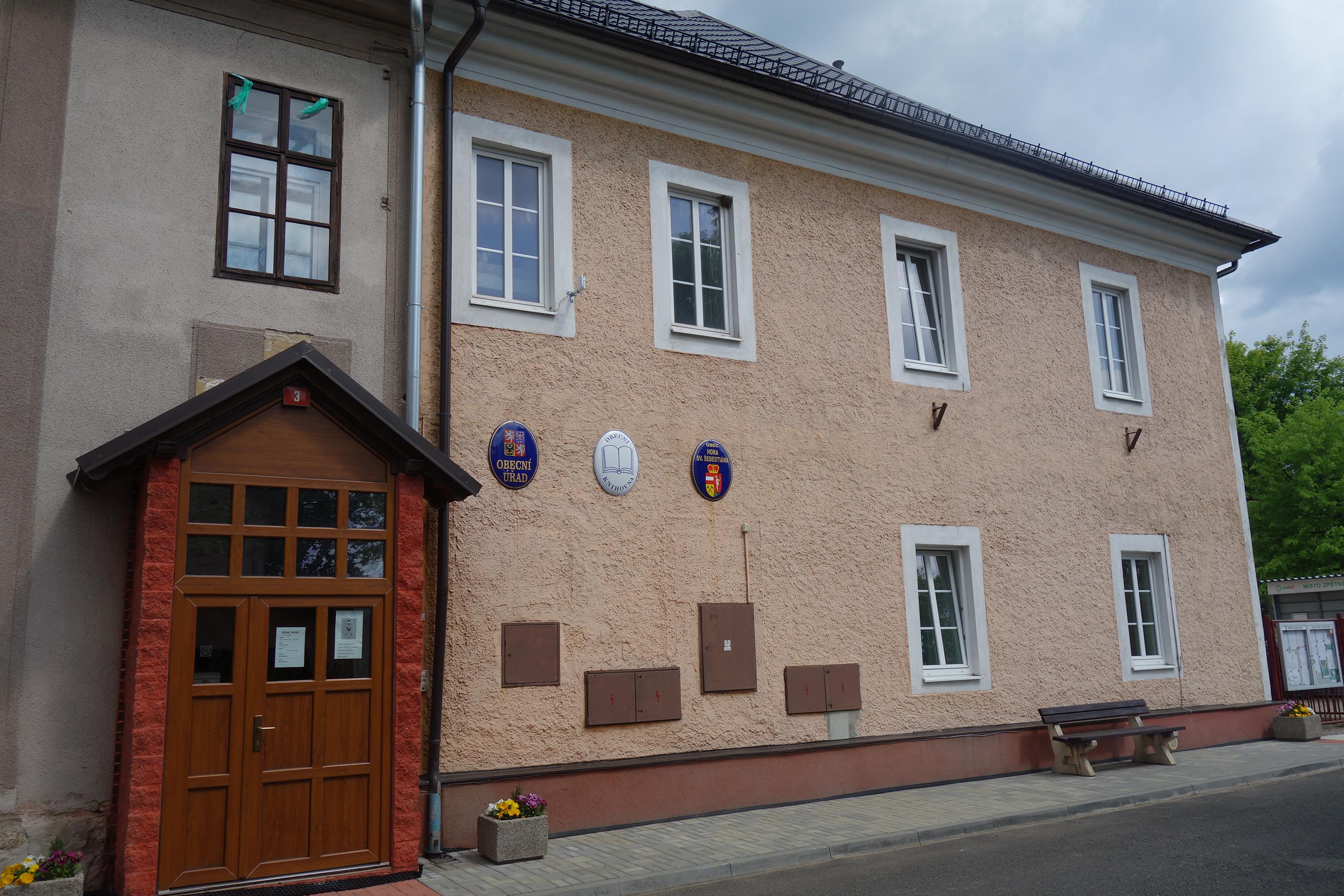 Hora Svatého Šebestiána - obecní úřad