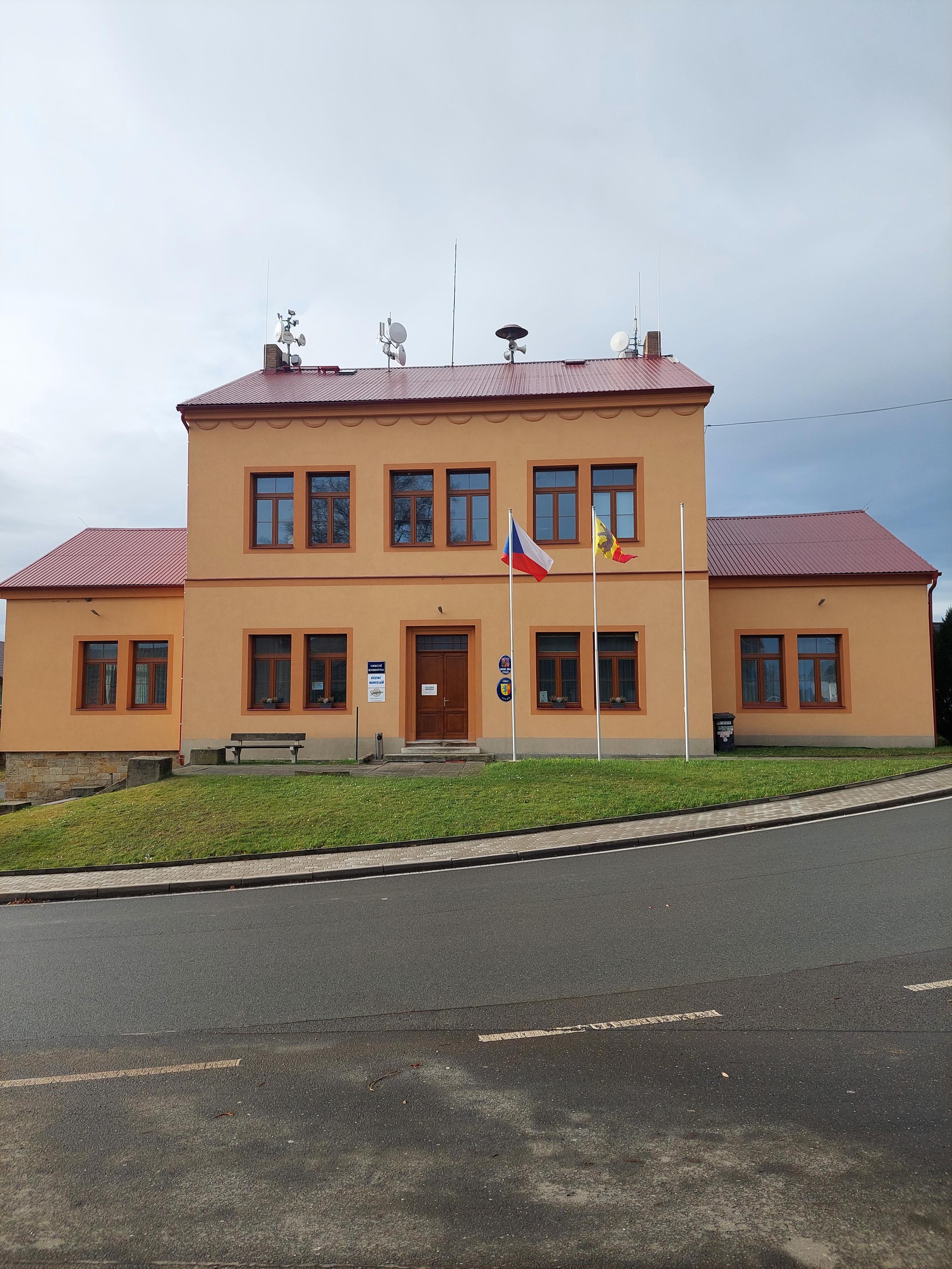 Vykáň - obecní úřad foto 2