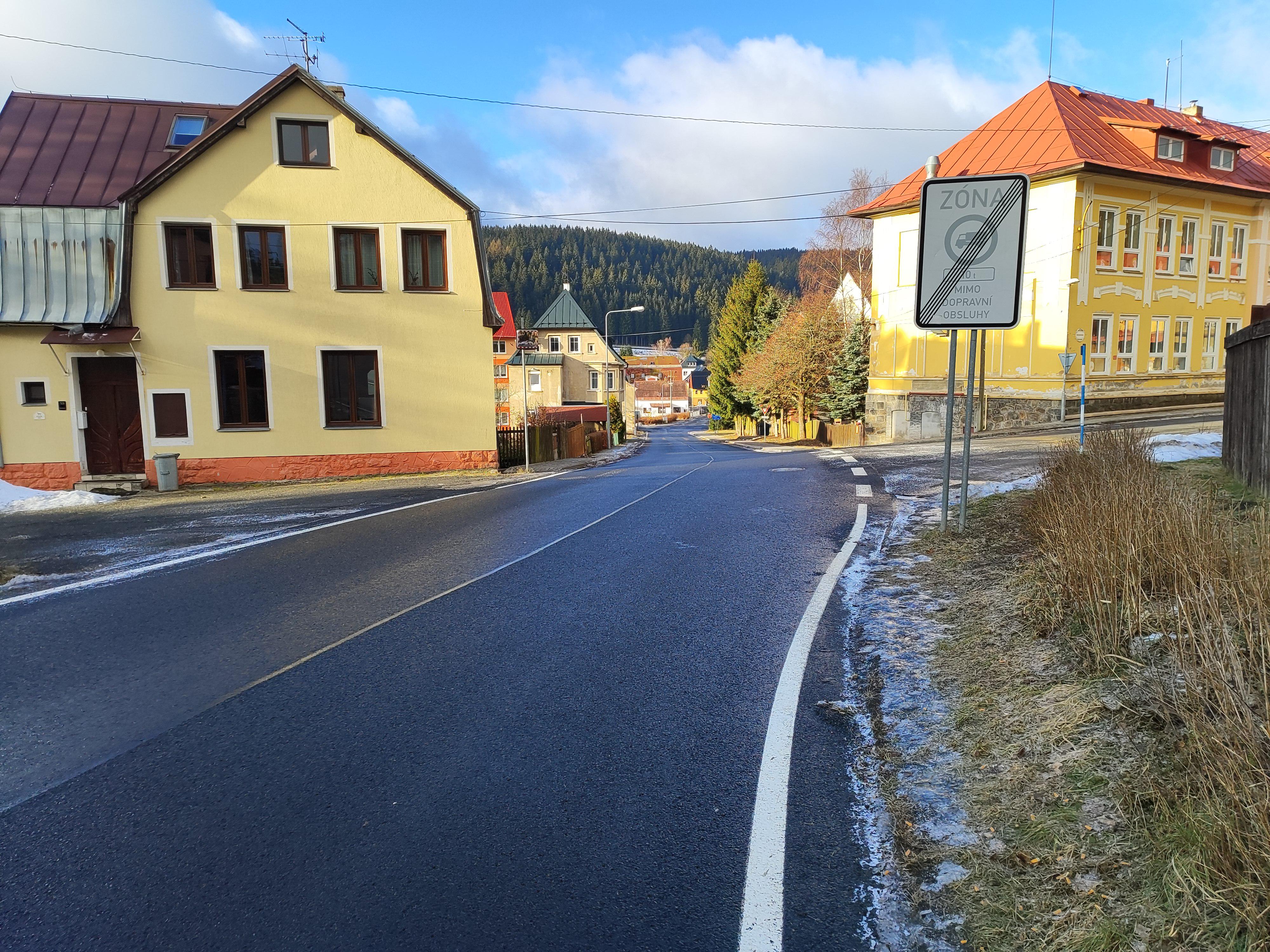 ZŠ a MŠ Pernink, Karlovarská foto 1