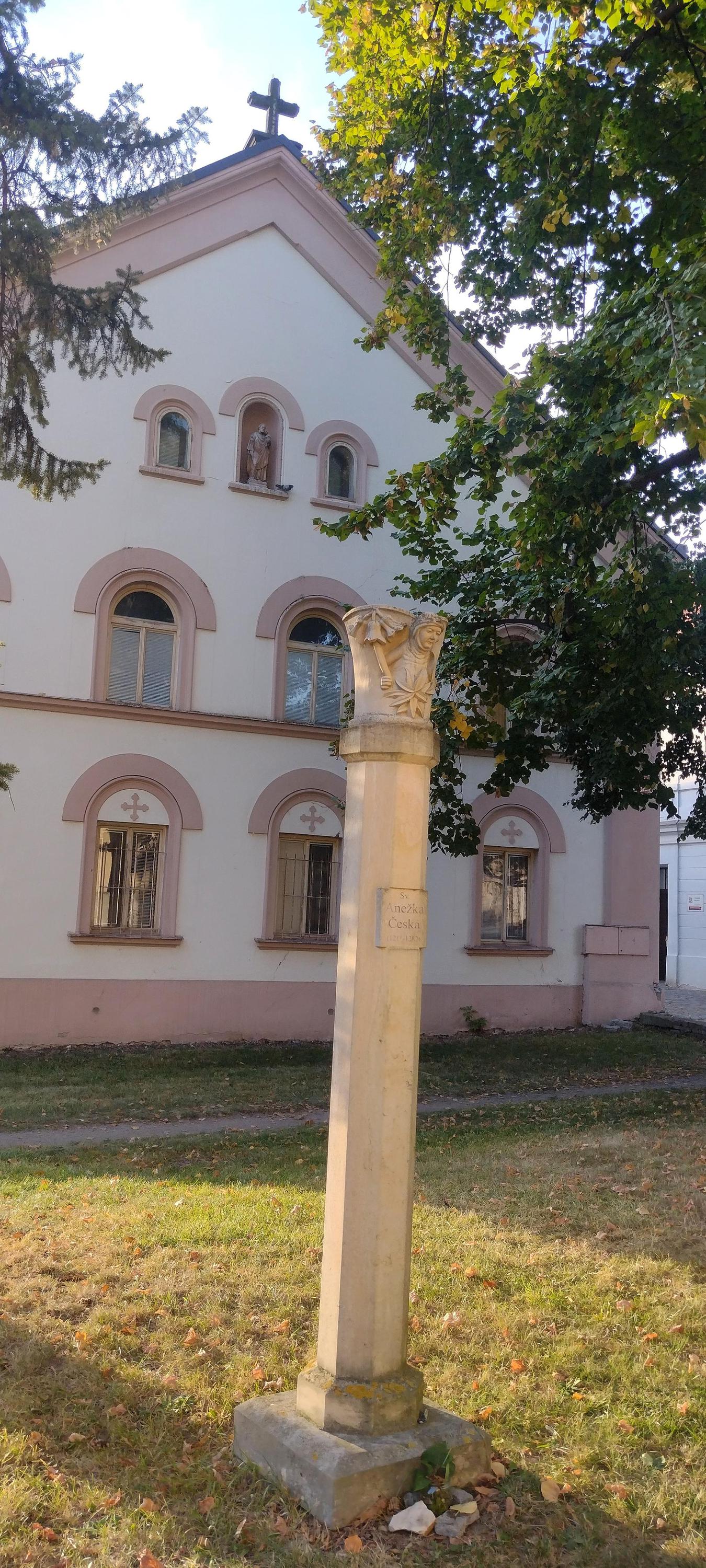 Knihovna Polabského muzea foto 3