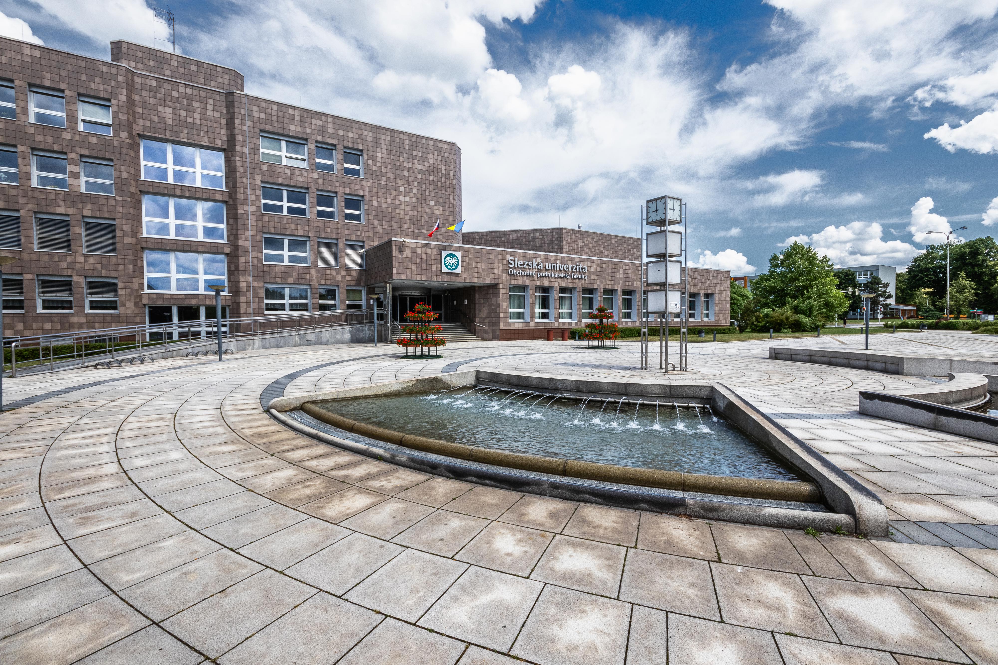 Obchodně podnikatelská fakulta v Karviné foto 3