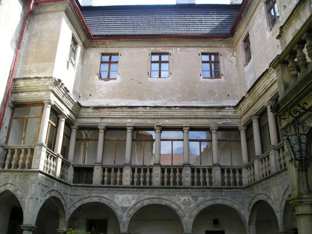 Zámek Police foto 3