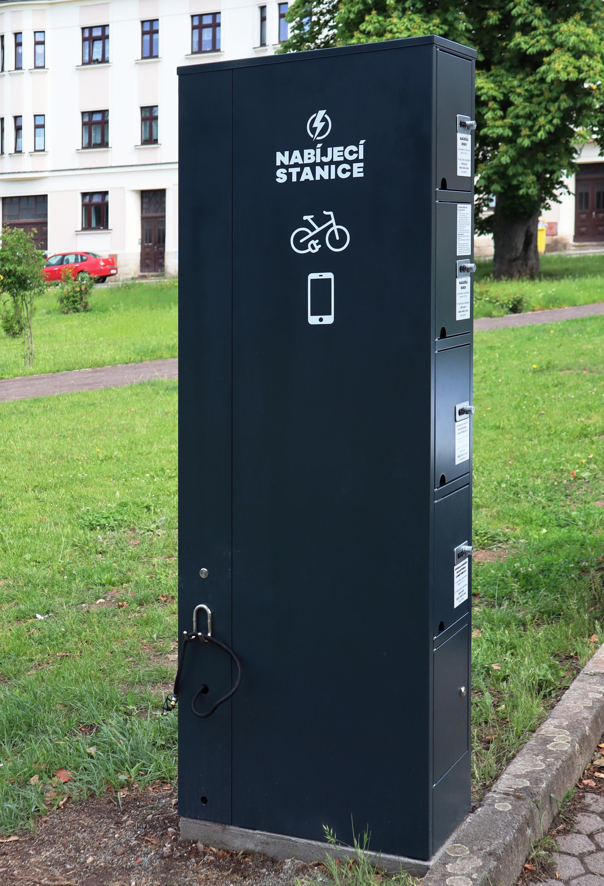 Nabíjecí stanice pro elektrokola a mobilní zařízení foto 3