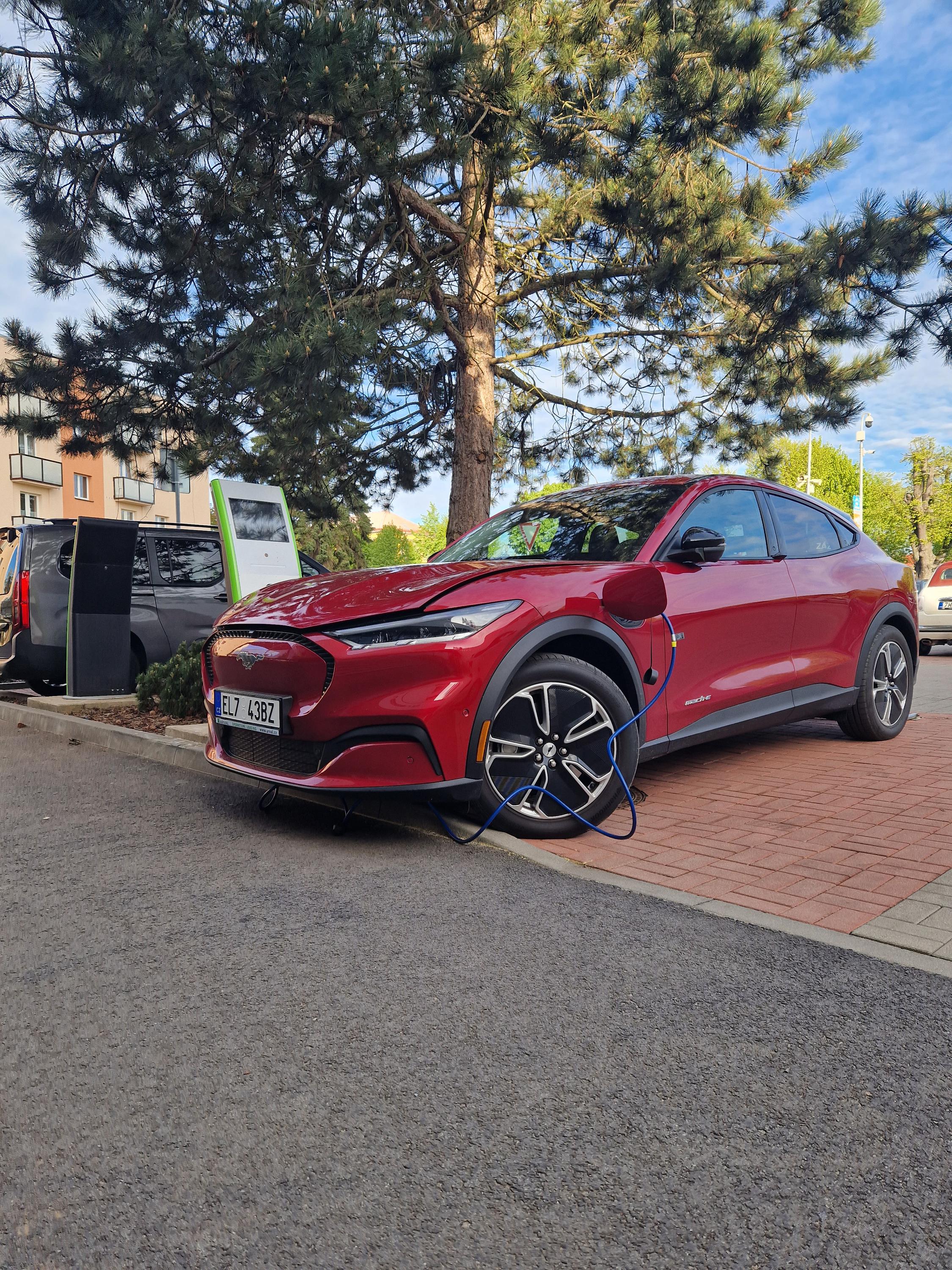 Nabíjecí stanice Revoluční foto 4